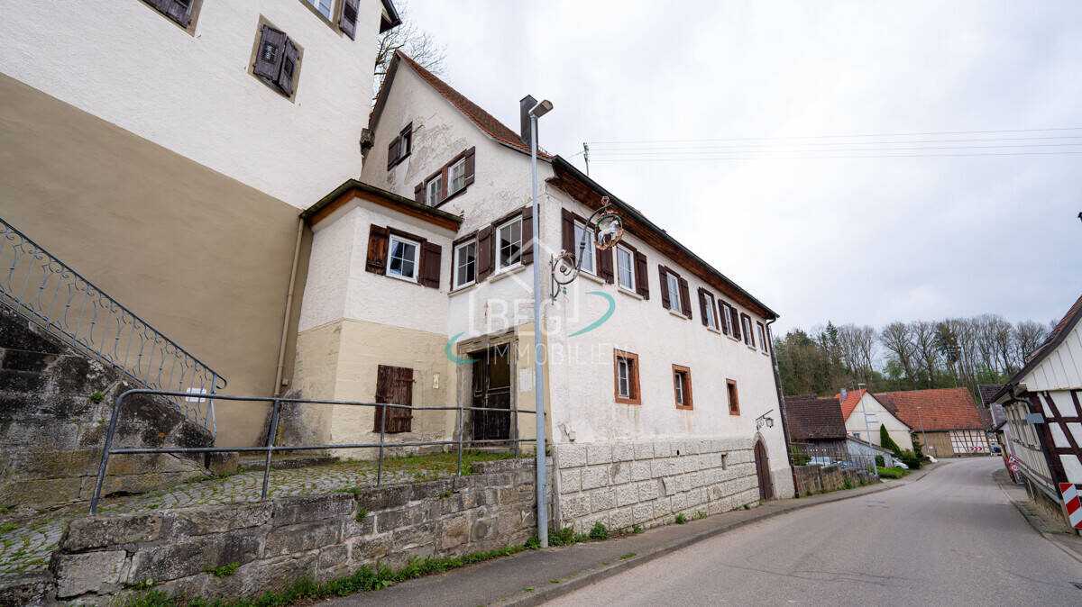 Mehrfamilienhaus-Potenzial im Ortskern Rieden – entkernt und vorbereitet, 74538 Rosengarten