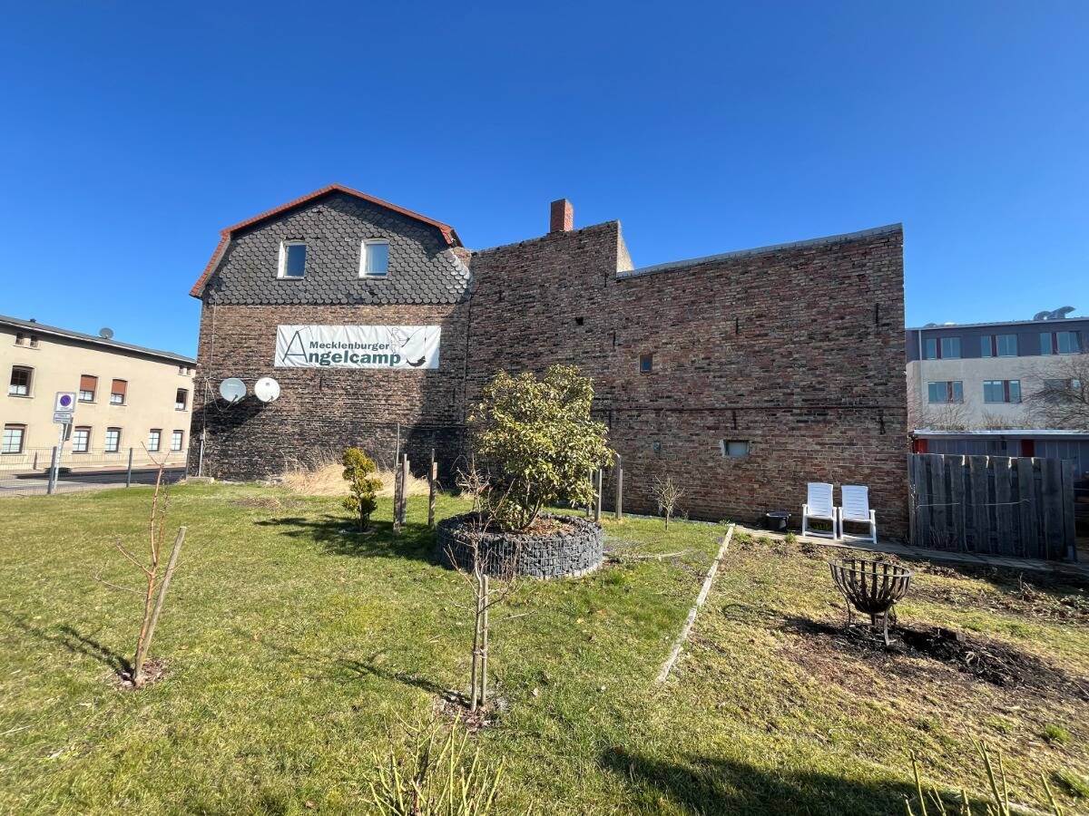 Stadthaus mit 5 Eigentumseinheiten – Zufahrt – Nebengelass – Garten – vielseitig nutzbar…., 17139 Malchin