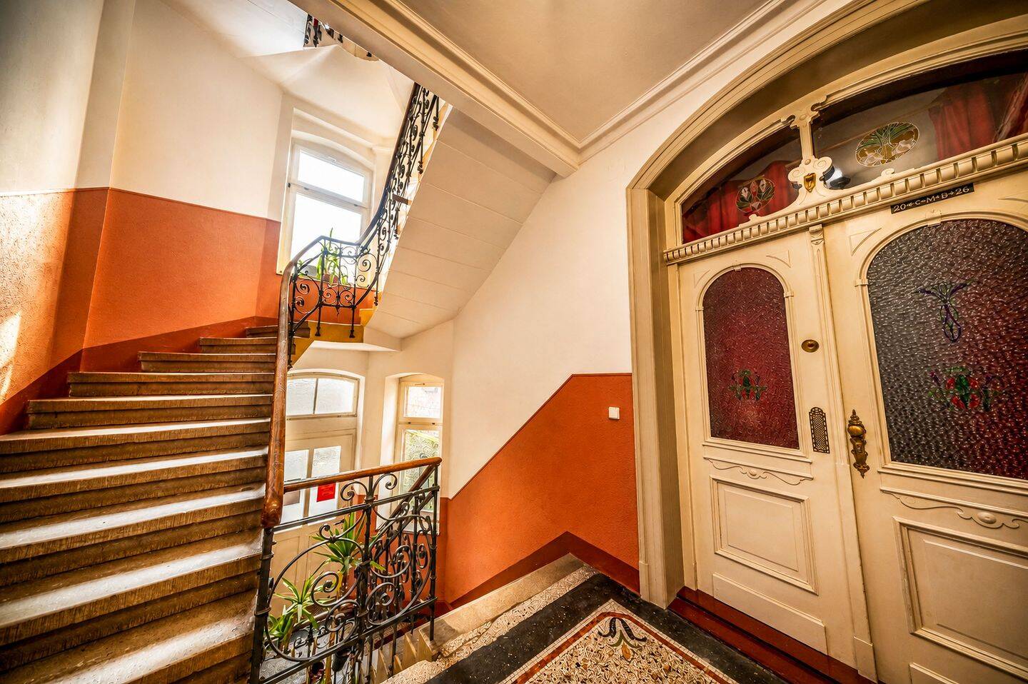 Stilvolle Altbauperle in Ulmer Bestlage – denkmalgeschützte 4-Zimmer Wohnung mit Wintergarten, 89073 Ulm (Mitte Oststadt)