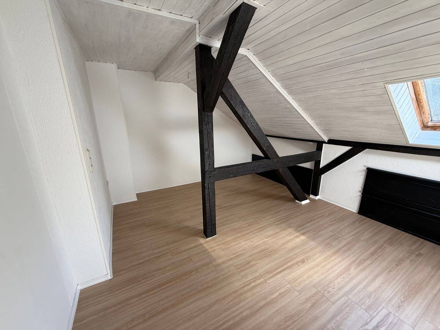 Wunderschöne 3-Raum-DG-Maisonette-Wohnung mit Balkon in Greiz, 7973 Greiz