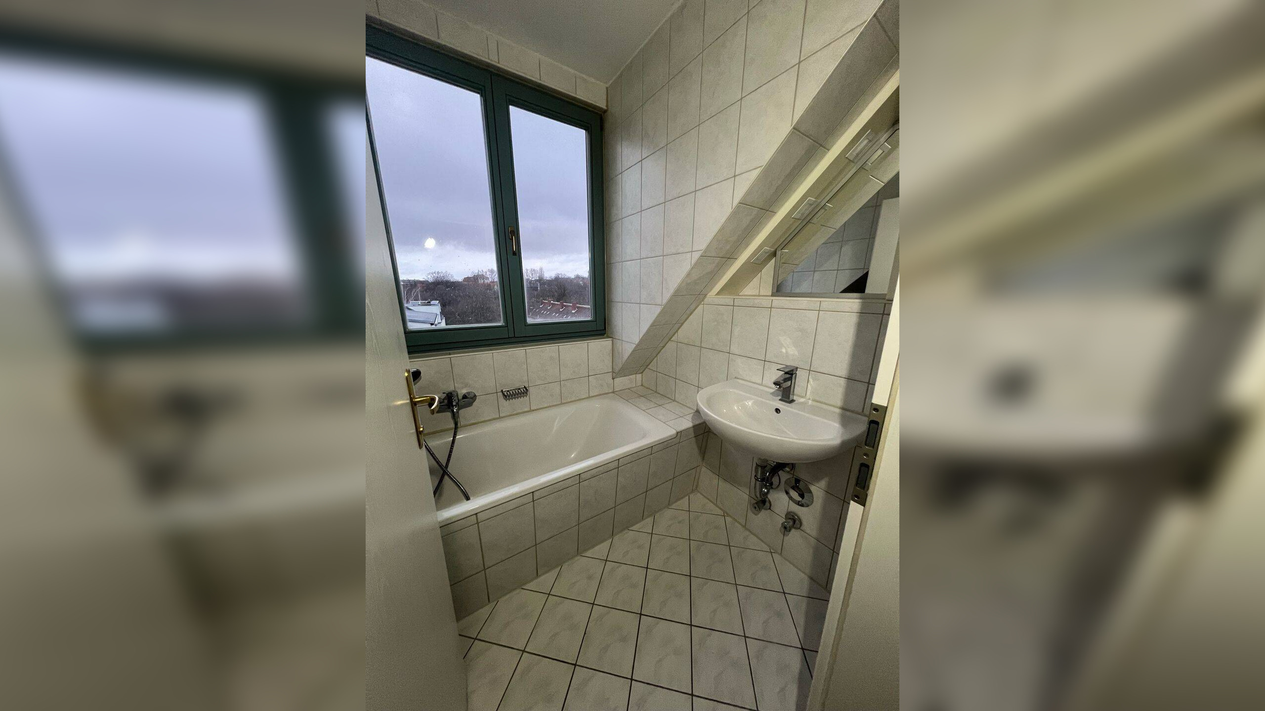 DG-Whg. mit Lift / Laminat / Bad mit Fenster !!! – Chemnitz – Vorschaubild 3