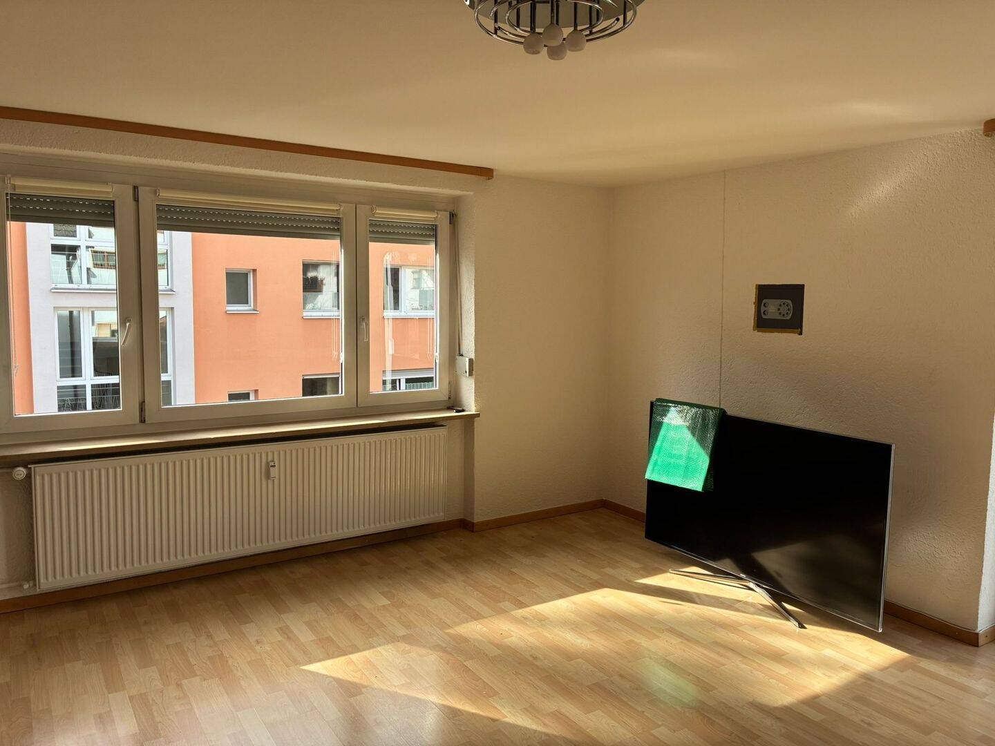 Geräumige 3-Zimmer-Wohnung mit Dachterrasse und Garage in Waltenhofen-Hegge, 87448 Waltenhofen