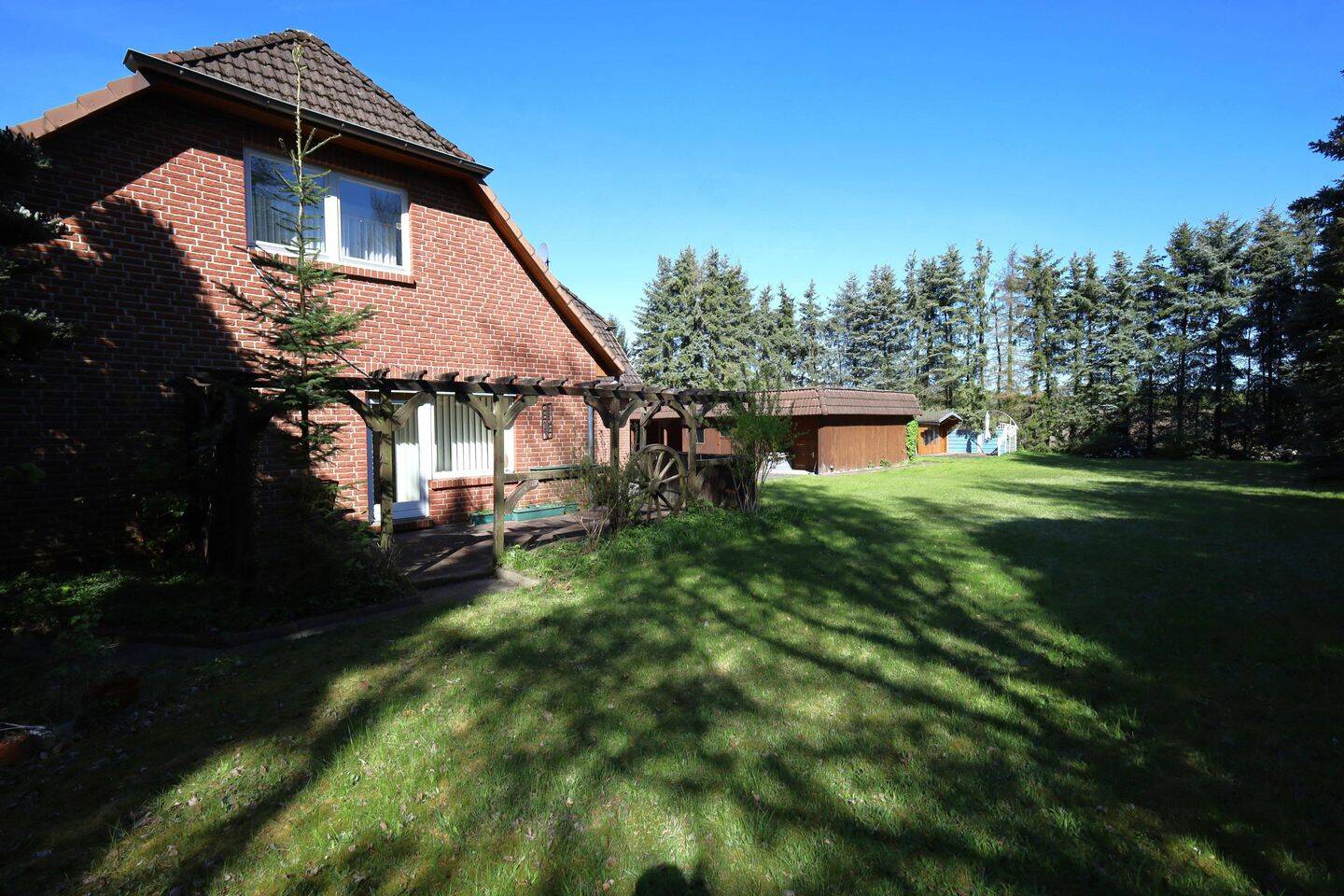 Wohnen oder vermieten! 2 Wohneinheiten und mögliche zusätzliche Bebauung ( vorbehaltlich Genehmigung), 21244 Buchholz in der Nordheide