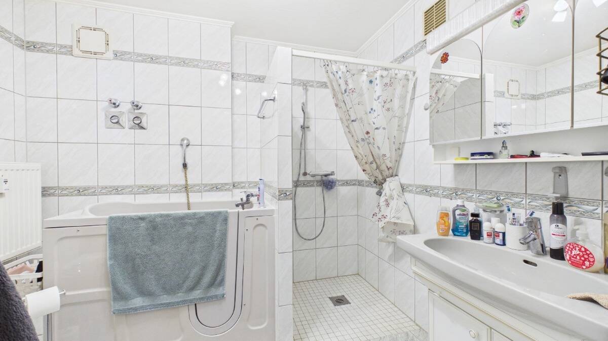 Seniorengalerie Perl: Erdgeschosswohnung mit Wintergarten zu verkaufen, 66706 Perl