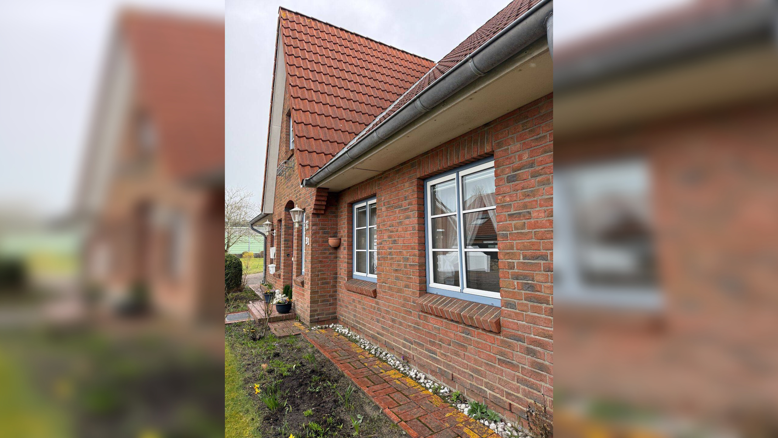 Raumvielfalt: Wohnhaus mit Garage und Carport für Wohnmobil im Herzen von Husum, 25813 Husum