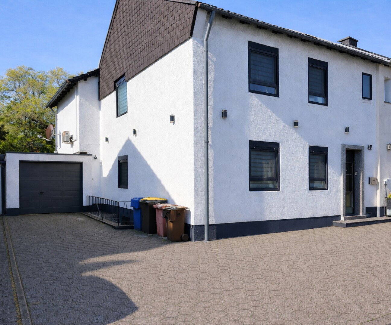 Kernsaniertes Haus (2017) mit Pool, Sauna, Kamin, Südbalkon & großer Südterrasse, 47803 Krefeld