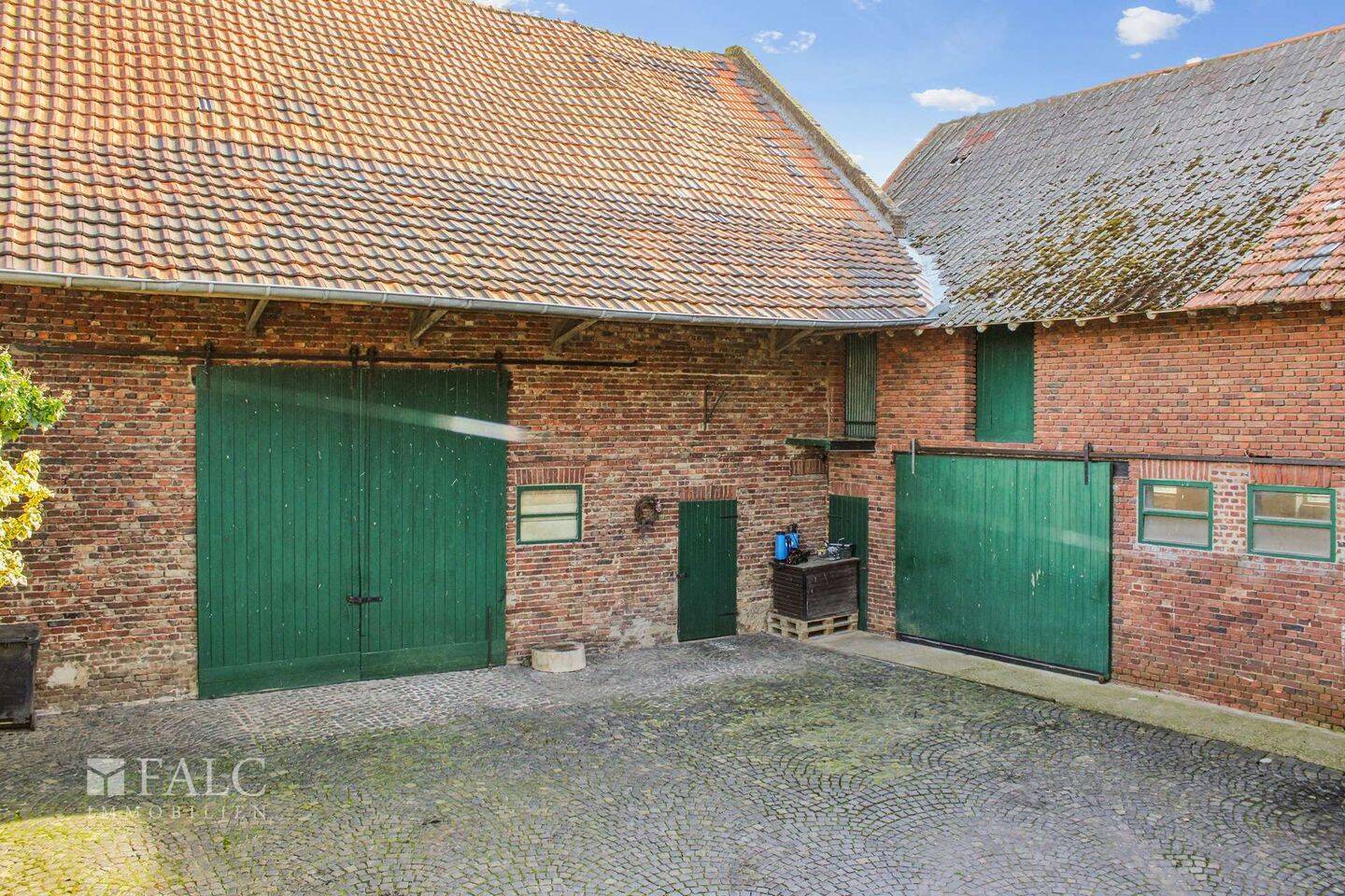Vierkanthof mit Blick auf Wiesen und Felder, 52441 Linnich