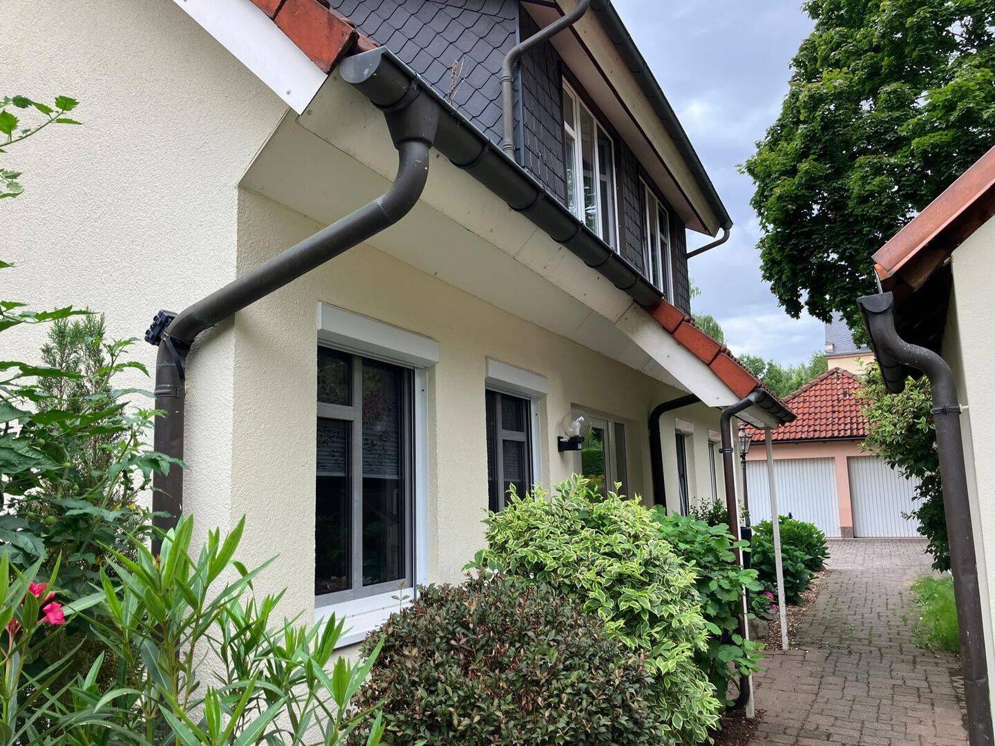 vermietetes Reihenhaus mit 2 Garagen, 9557 Flöha