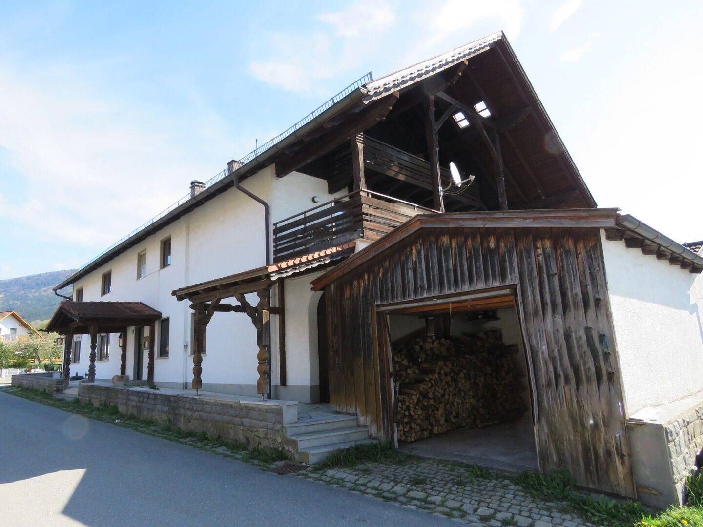 Wohnhaus mit Gewerbeeinheit -ehem. Gasthaus/Pension- im Bernrieder Winkel Nähe Schloss Egg, 94505 Bernried