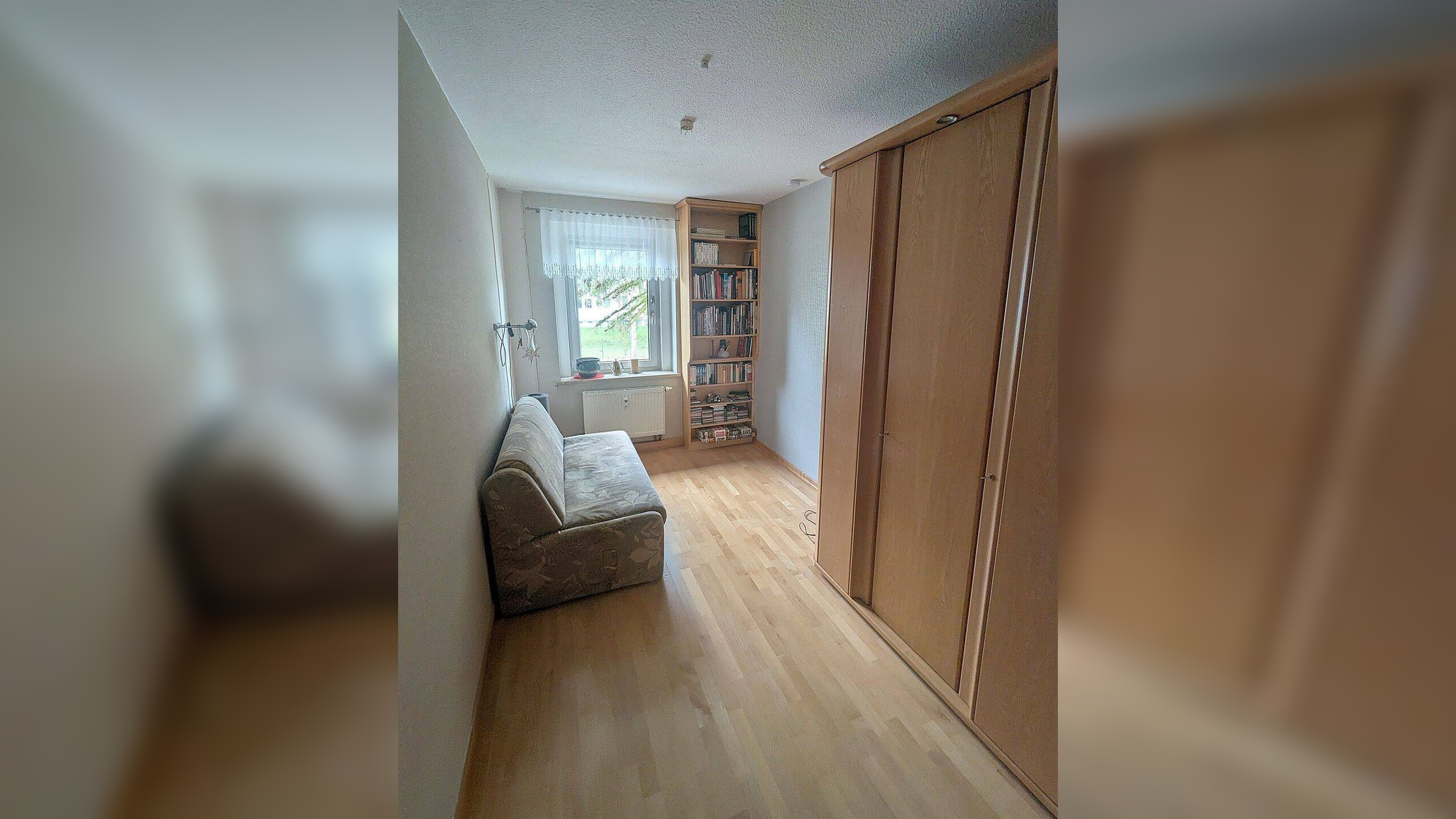 Eigentumswohnung mit Balkon und zwei Stellplätzen., 7629 Hermsdorf