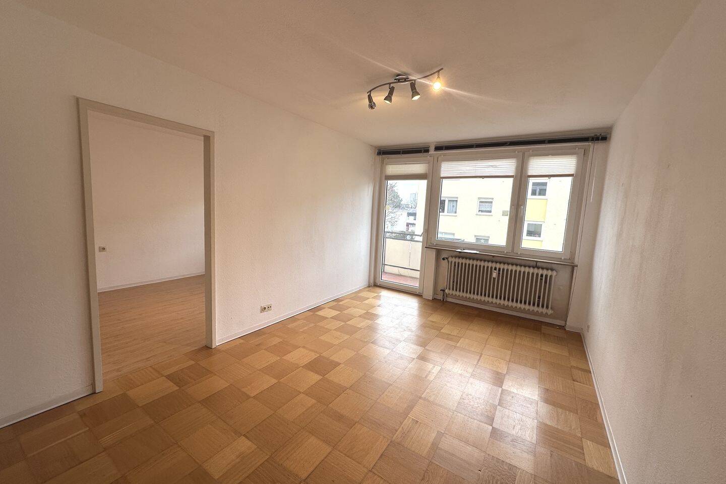 Freie 2-Zimmer-Wohnung mit TG-Stellplatz – 70567 Stuttgart – Vorschaubild 3