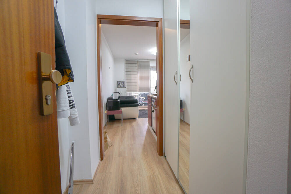 Vollmöbliertes 1-Zimmer-Apartment mit Wintergarten in zentraler Lage von Nürnberg – attraktiver Standort nahe der Technischen Universität Nürnberg, 90461 Nürnberg