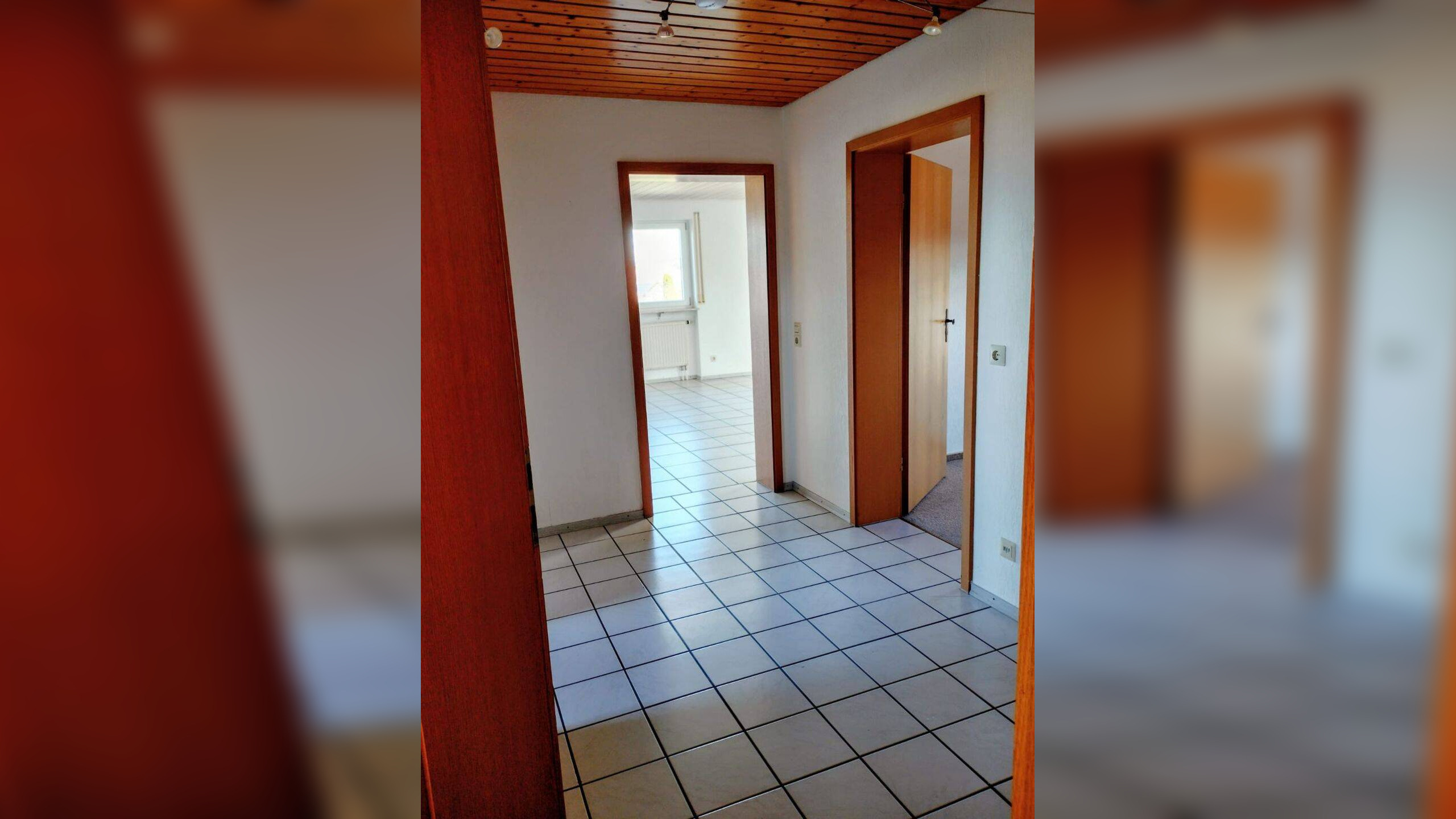 Stilvolle, neuwertige 3-Zimmer-DG-Wohnung mit Balkon und Einbauküche, 88255 Baindt
