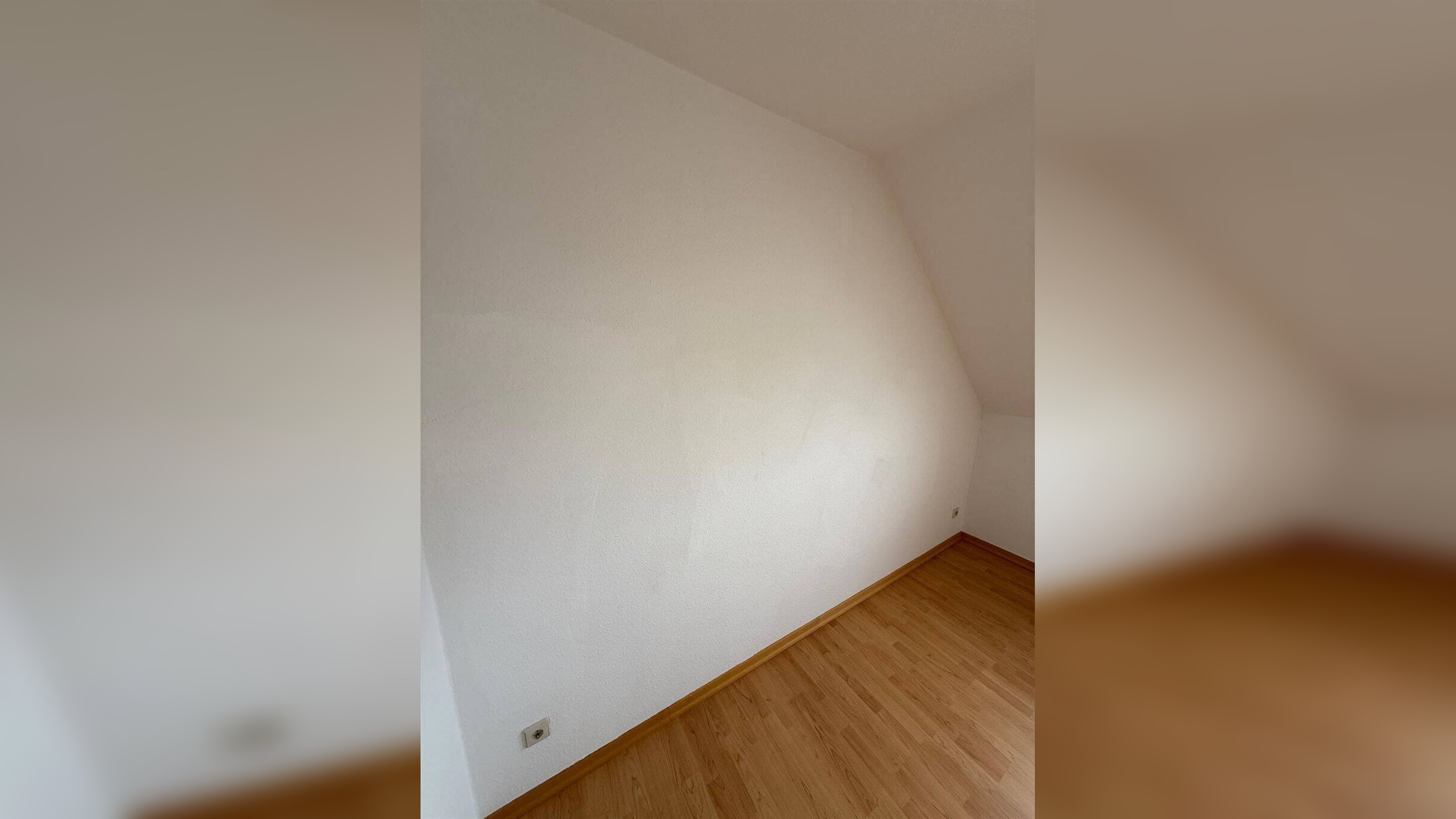Günstige DG 2-Zimmer mit Wanne und Laminat in guter Lage! – Chemnitz – Vorschaubild 3