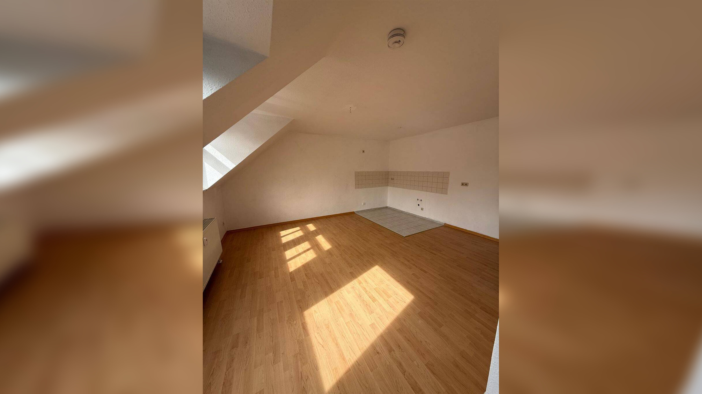 Günstige DG 2-Zimmer mit Wanne und Laminat in guter Lage! – Chemnitz – Vorschaubild 4