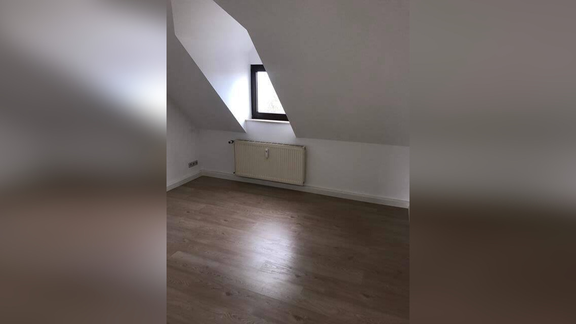 Einbauküche! Günstige DG 3-Zimmer mit Laminat und Wanne in guter Lage! – Chemnitz – Vorschaubild 4
