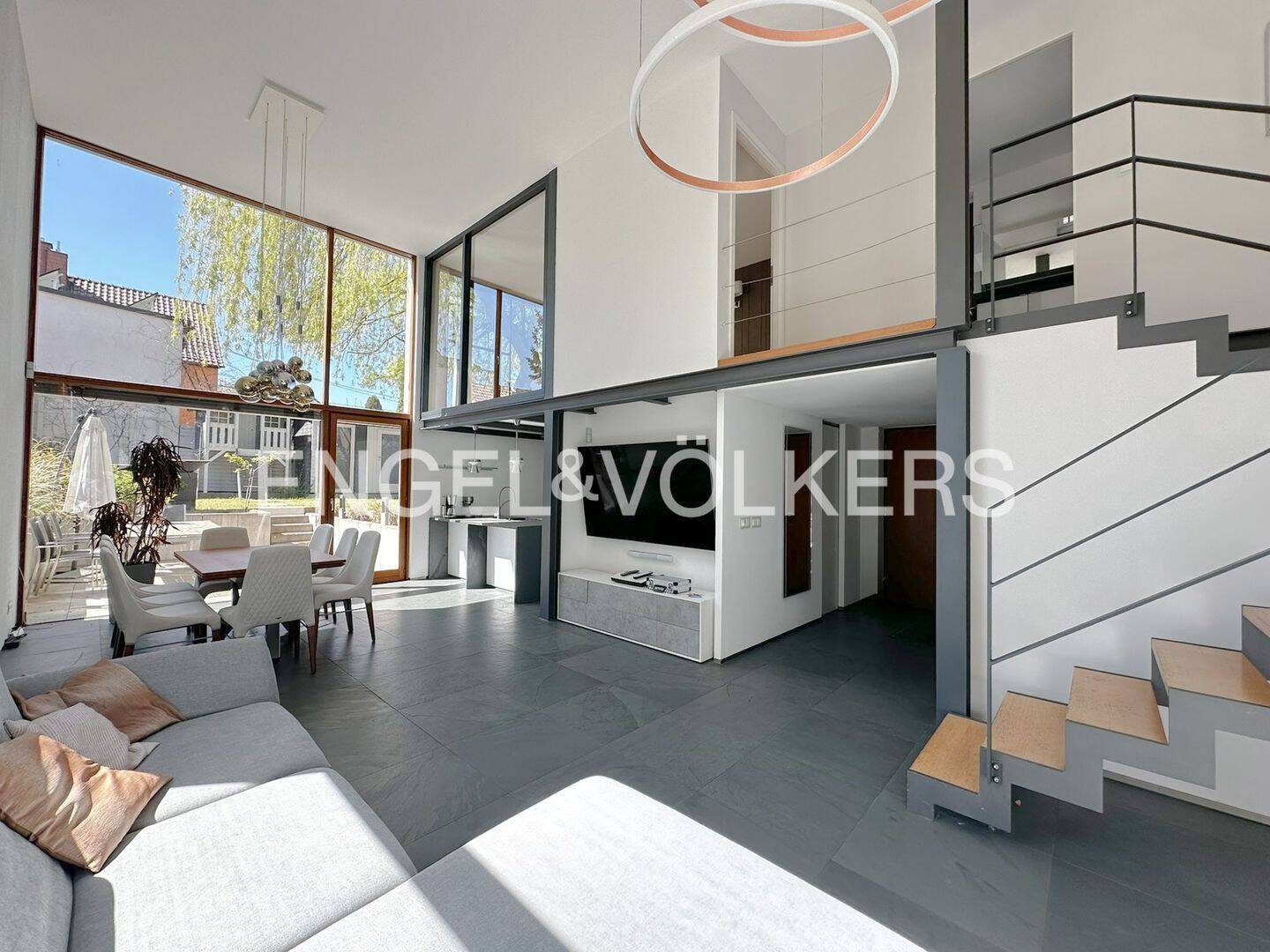 Preisreduzierung!! Imposante Bauhausvilla mit Panoramablick, Pool und Sauna, 99094 Erfurt