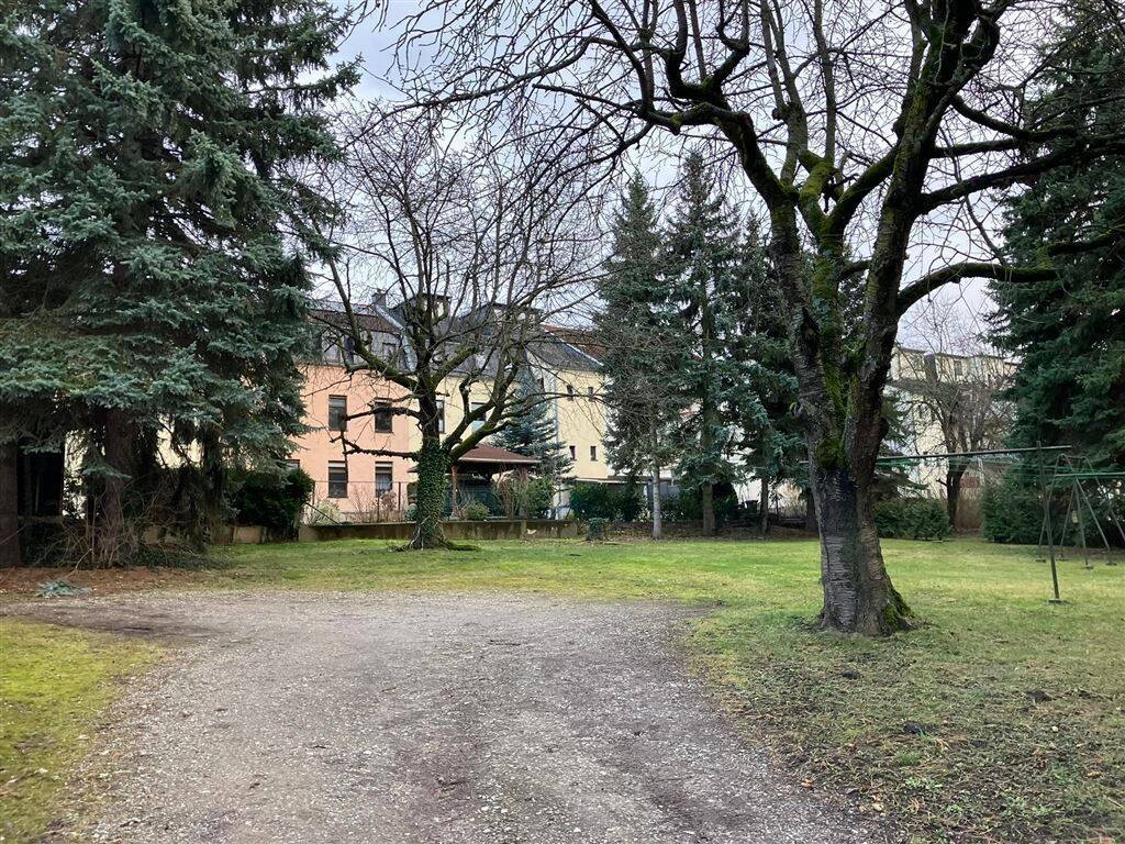 MFH mit Garagen, Hinterhaus und einem extra Grundstück!, 8393 Meerane