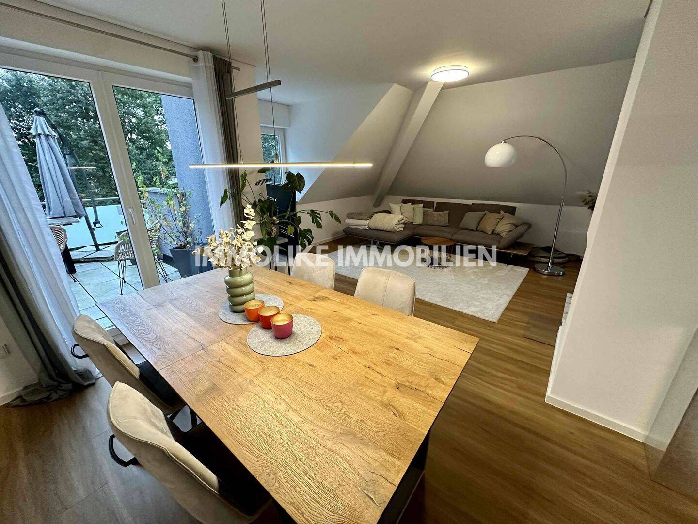 **Luxus-4,5-Zimmer DG-Wohnung mit Terrasse / Hohe Tanne**, 63454 Hanau