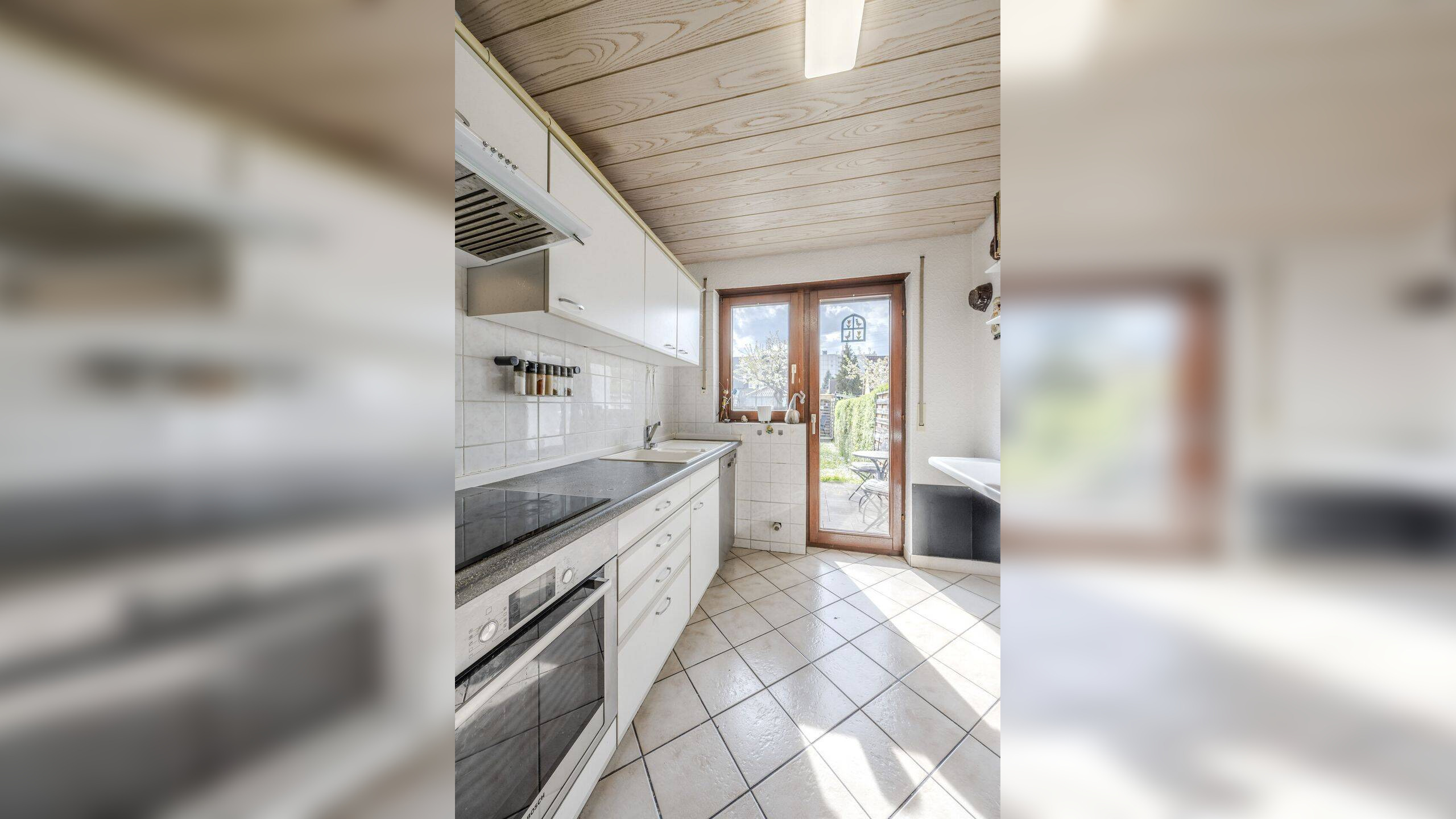 Gepflegte Doppelhaushälfte in begehrter Lage, 70437 Stuttgart (Freiberg Mönchfeld Rot Zazenhausen Zuffenhausen)