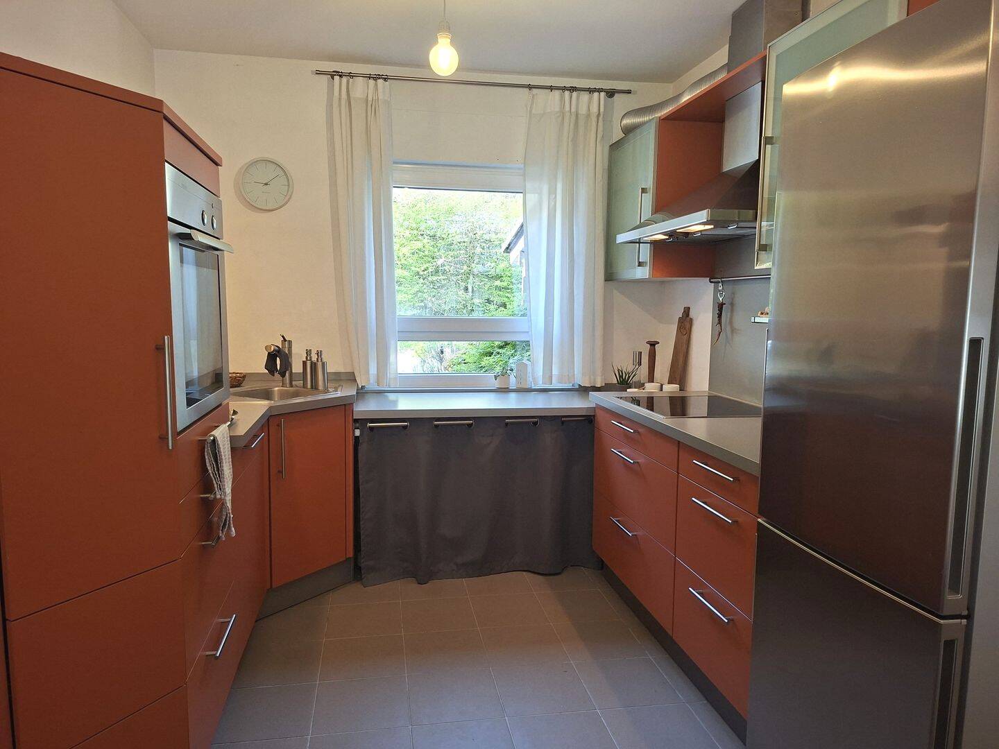 Modernisiertes Reihenhaus in Split-Level-Bauweise mit Taunusblick, 65817 Eppstein