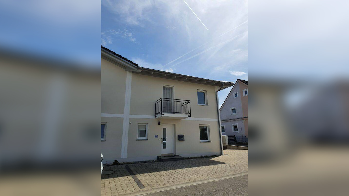 Neuwertiges Reiheneckhaus in Vilsbiburg, 84137 Vilsbiburg