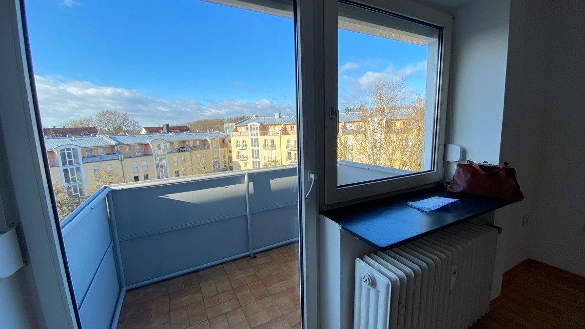 *POVISIONSFREI* Bezugsfertige 3 ZKB mit Balkon, 4. OG, Münchenerstraße, IN-Süd, frisch renoviert – 85051 Ingolstadt – Vorschaubild 3
