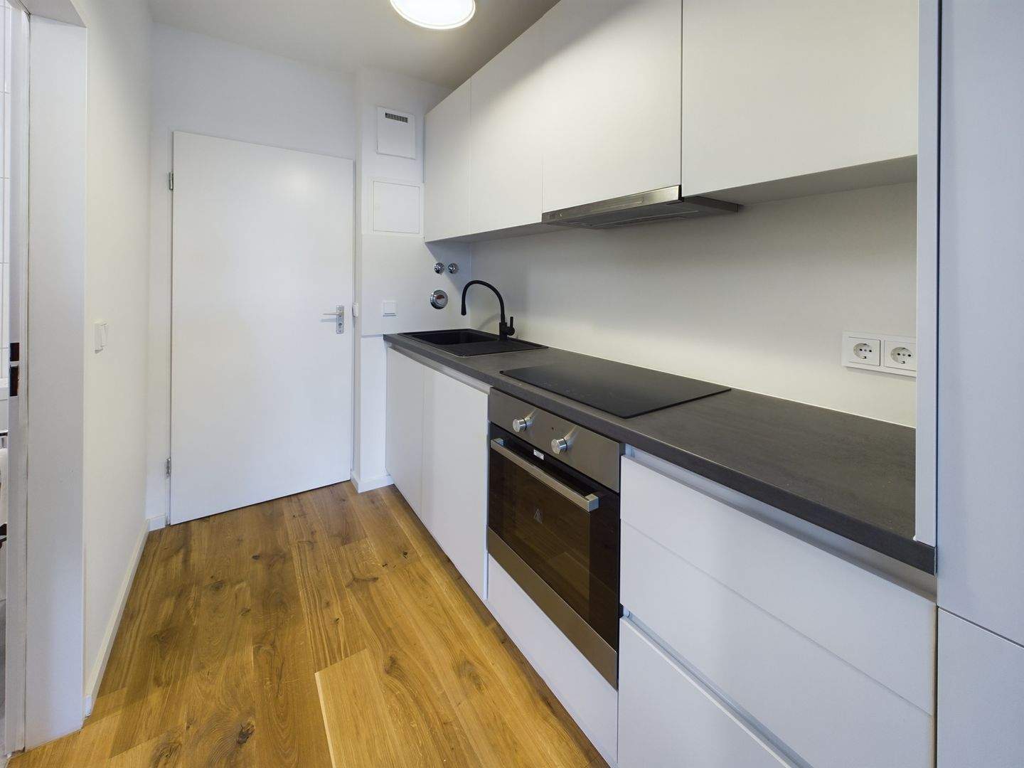 Stilvoll investieren mit fast 5% Rendite- vermietetes Apartment mit Westbalkon in Untersendling – 81369 München – Bild 1 von 2