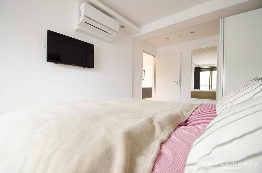 Modern möblierte 4-Zimmer-Wohnung mit Balkon in sehr zentraler Lage – München – Vorschaubild 3