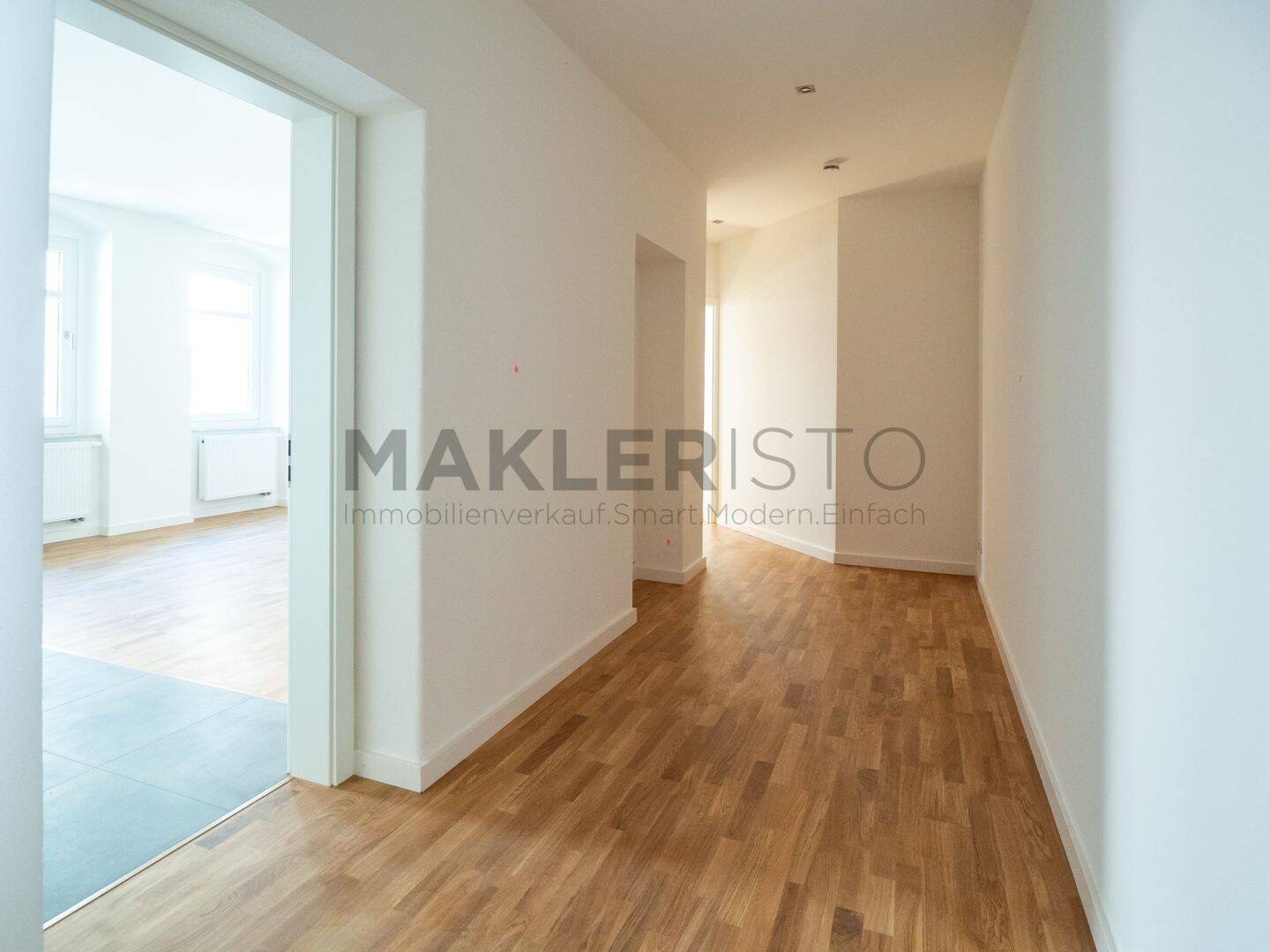 **Modernisierte 2-Zimmerwohnung mit Balkon und Tageslichtbad in Mickten***