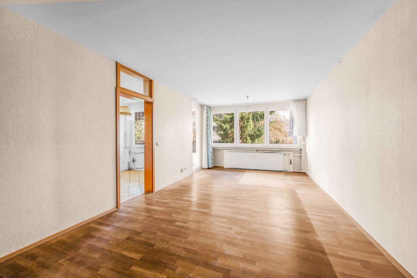 Komfortable 2-Zimmer-Erdgeschosswohnung mit großer Loggia im beliebten Unterhaching!, 82008 Unterhaching