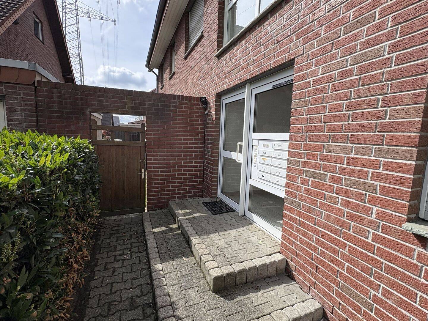 Erdgeschosswohnung mit Terrasse und Pkw-Stellplatz in verkehrsgünstiger Lage am Rande von Elsen, 33106 Paderborn