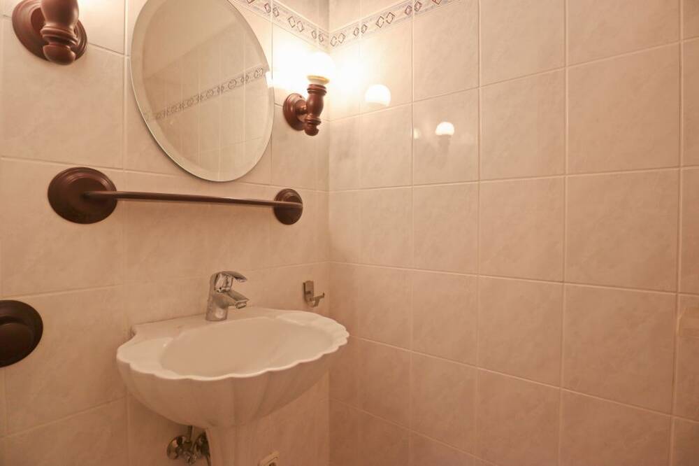 gemütliche 3 Zi. DG-Wohnung in Hamburg Rissen: 74 m² mit Südwest-Loggia & Garage in familiärer Lage – 22559 Hamburg – Vorschaubild 7