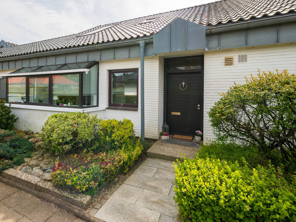 Außergewöhnliches Design, Top-Lage in Husum: Modernisierte Doppelhaushälfte mit besonderem Flair., 25813 Husum