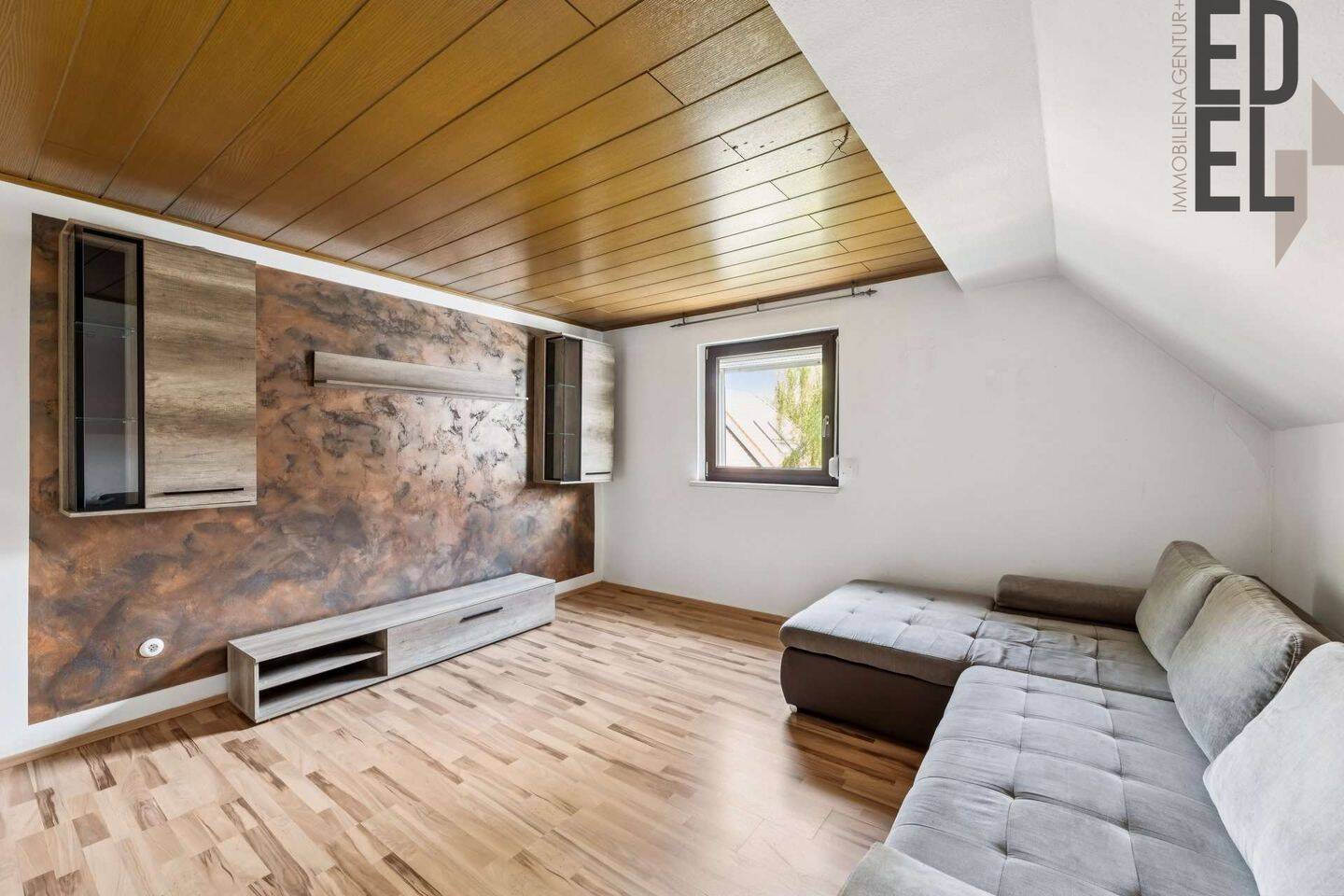 3-Zimmer-Dachgeschosswohnung mit Garage & Gartenanteil in zentraler Lage von Sulzbach-Rosenberg, 92237 Sulzbach-Rosenberg