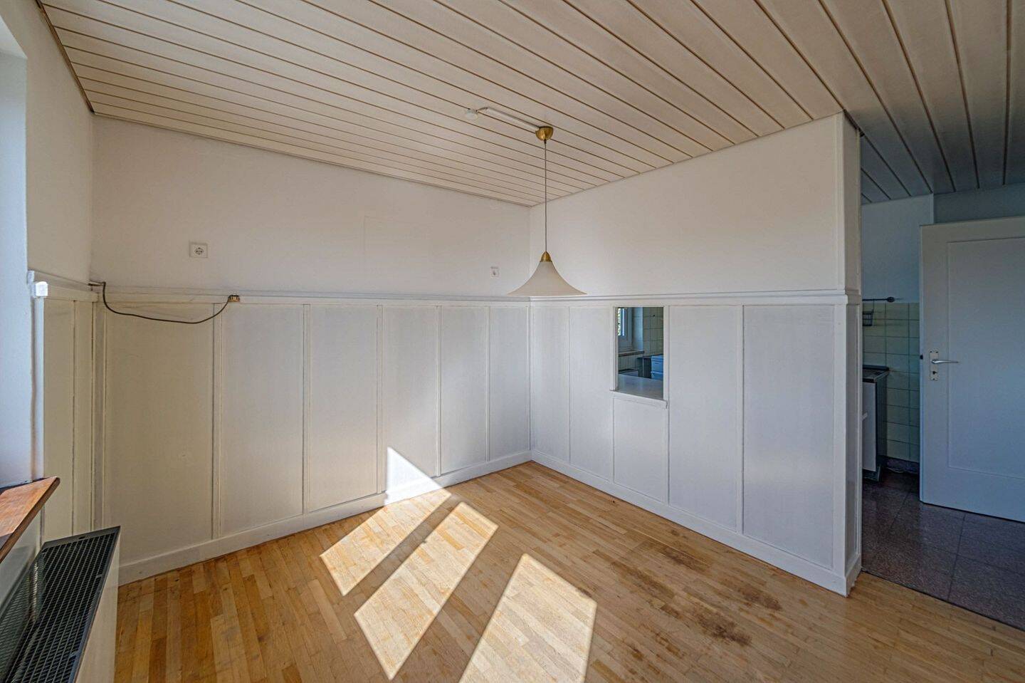 Stilvolles Einfamilienhaus mit großem Entwicklungspotenzial und Doppelgarage in sonniger Hanglage, 75181 Pforzheim