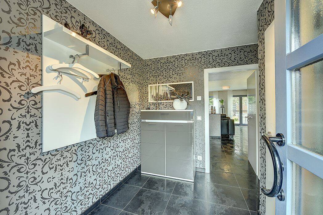 Modernes Reihenmittelhaus in beliebter Wohnlage mit zwei Stellplätzen – 46149 Oberhausen – Vorschaubild 3