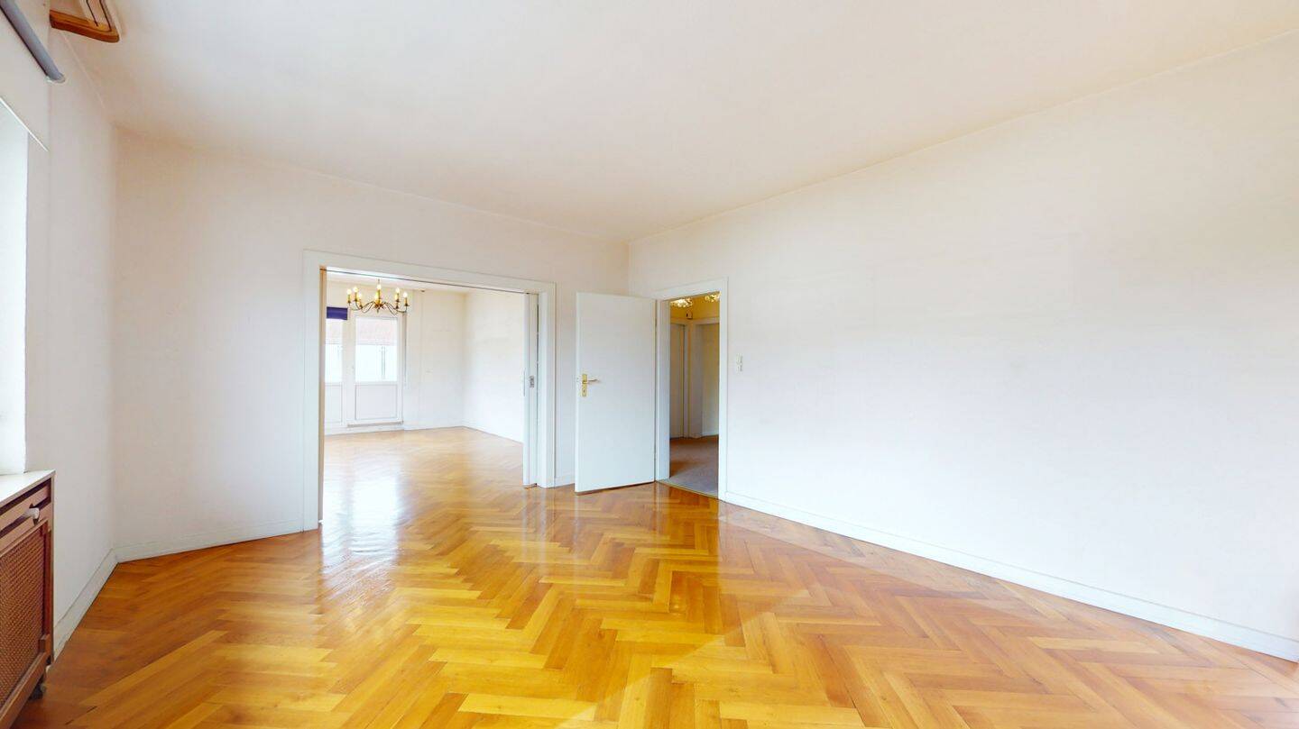 Helle Vierzimmerwohnung mit zwei Balkonen und eigener Garage – Ruhe und Stadtnähe perfekt vereint, 60431 Frankfurt am Main
