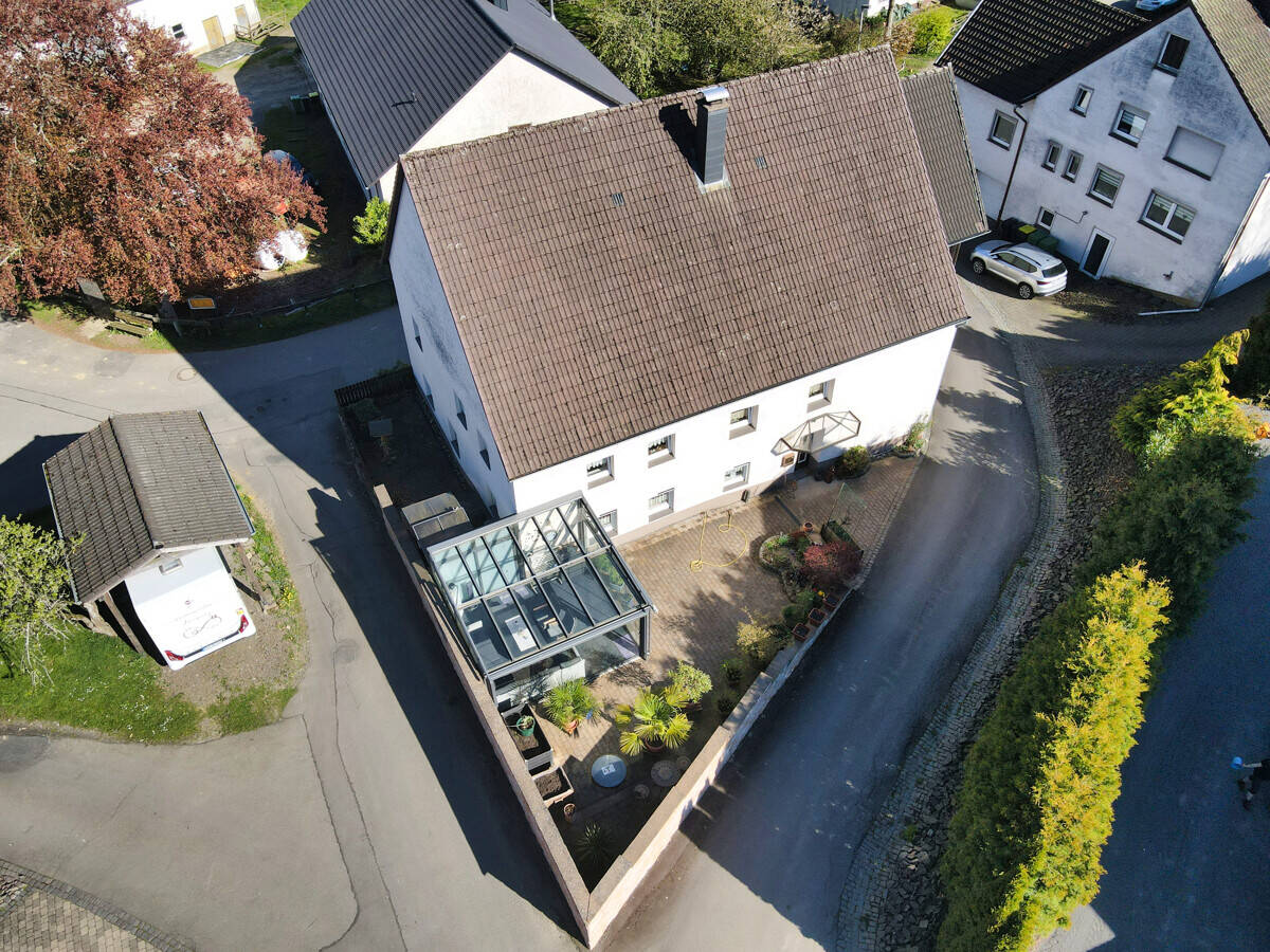 VR IMMO: Saniertes Bauernhaus mit Wohnmobil-Carport – wenig Grundstück, viel Komfort., 58540 Meinerzhagen