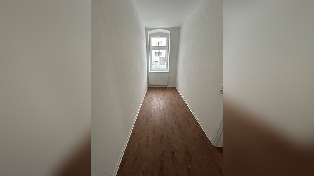 Zweitbezug nach San.! Kompakte 3-Zi mit EBK, Laminat, offener Küche und Wanne – Chemnitz – Vorschaubild 3