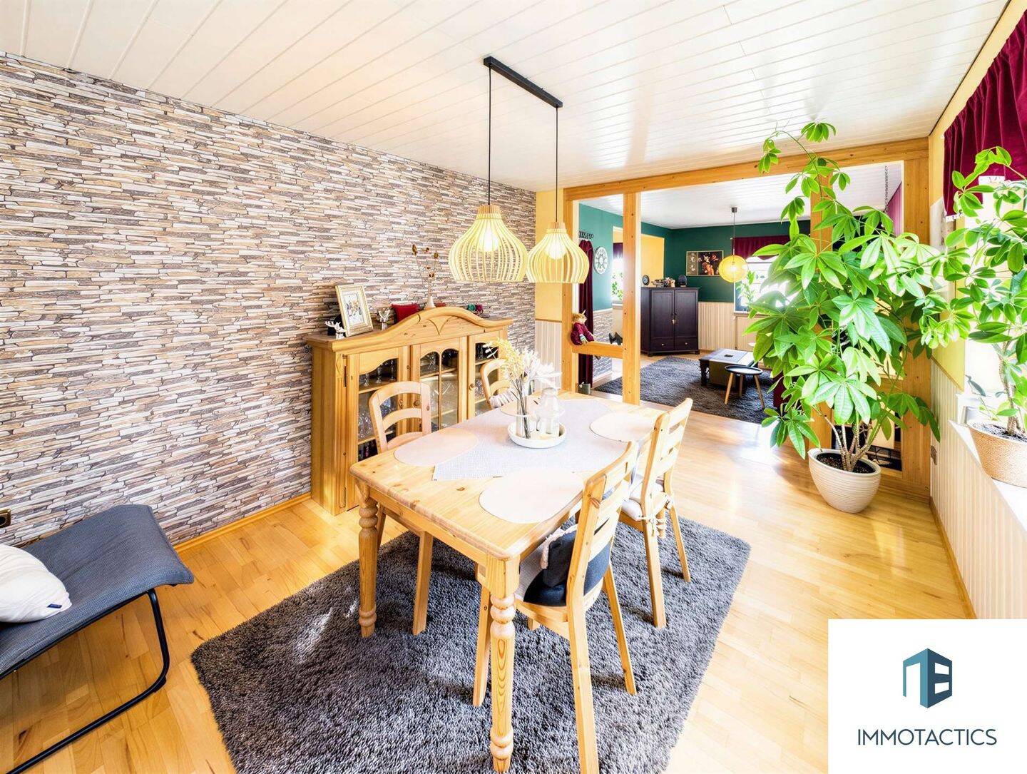Zwei Etagen mit einer 60 m² großen Terrasse und Außenstellplatz, in Bad Münster am Stein – Ebernburg, 55583 Bad Kreuznach