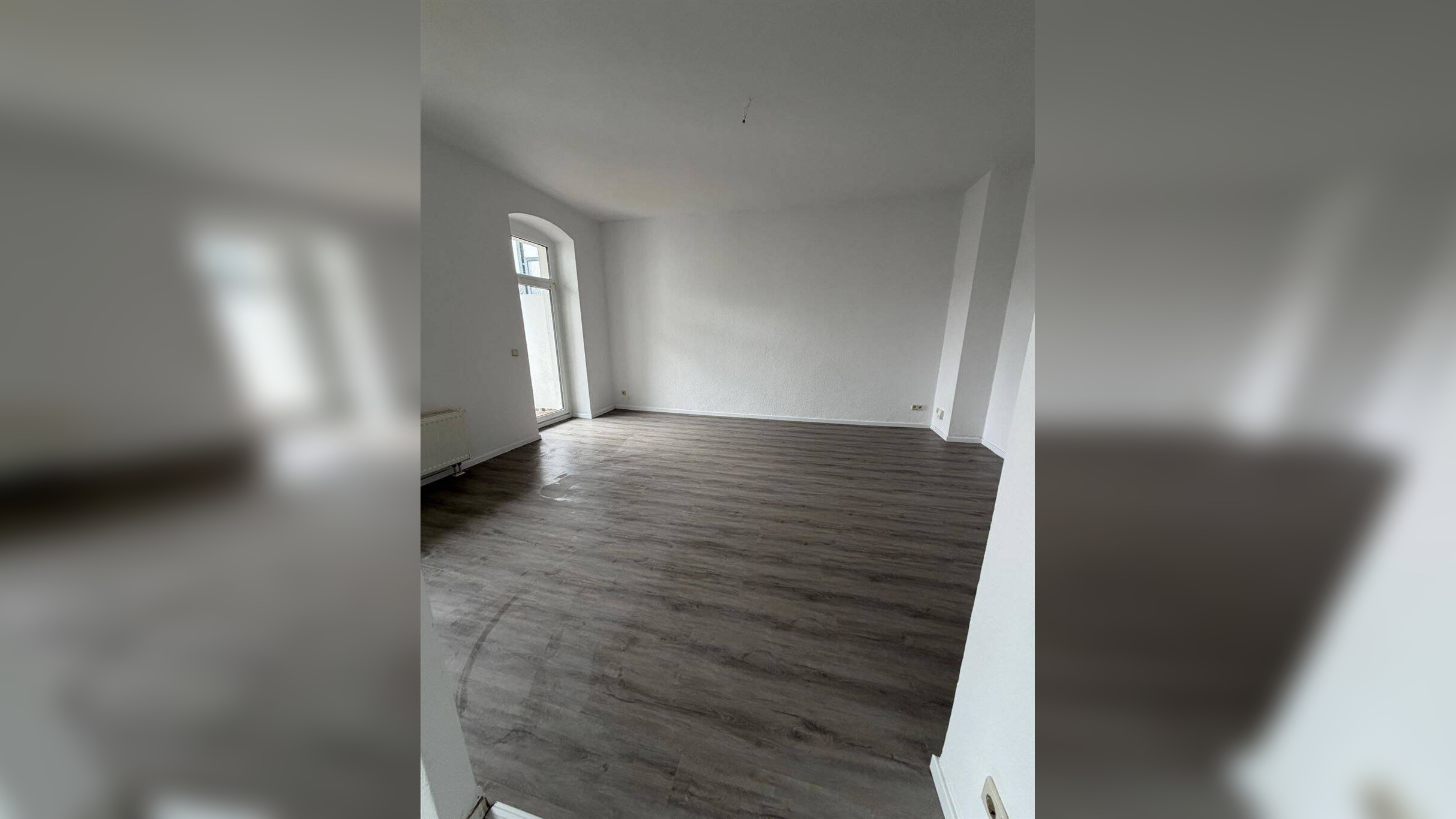 Großzügige 1-Zimmer mit Balkon, Dusche und Laminat in zentraler Lage!