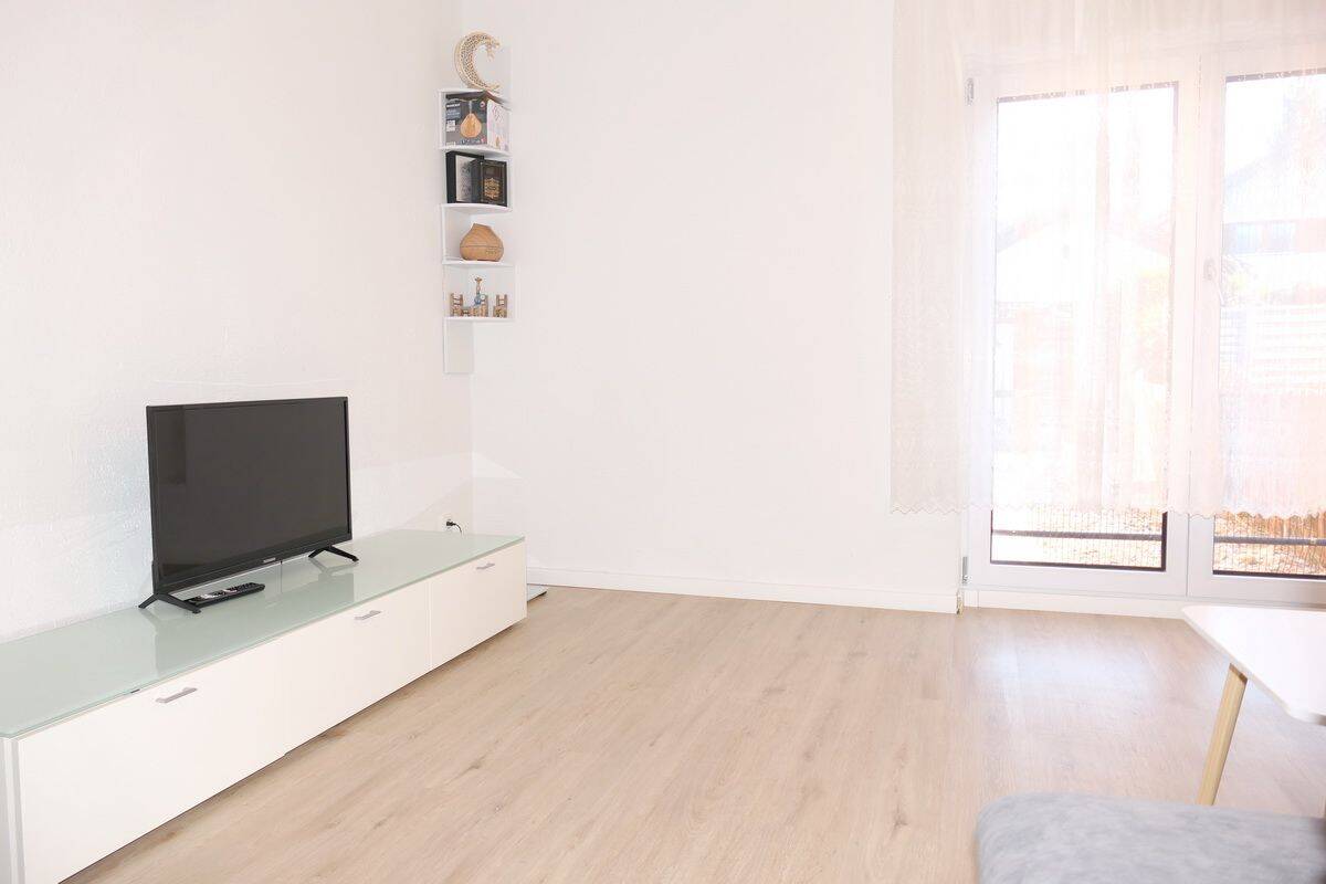 Wohnung auf zwei Ebenen: Neu saniertes Reihenhaus mit drei Zimmern + Wohnküche, 83646 Bad Tölz