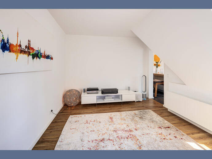 Möbliert: Altbauwohnung zur Miete in urbaner Wohnlage – München – Vorschaubild 3