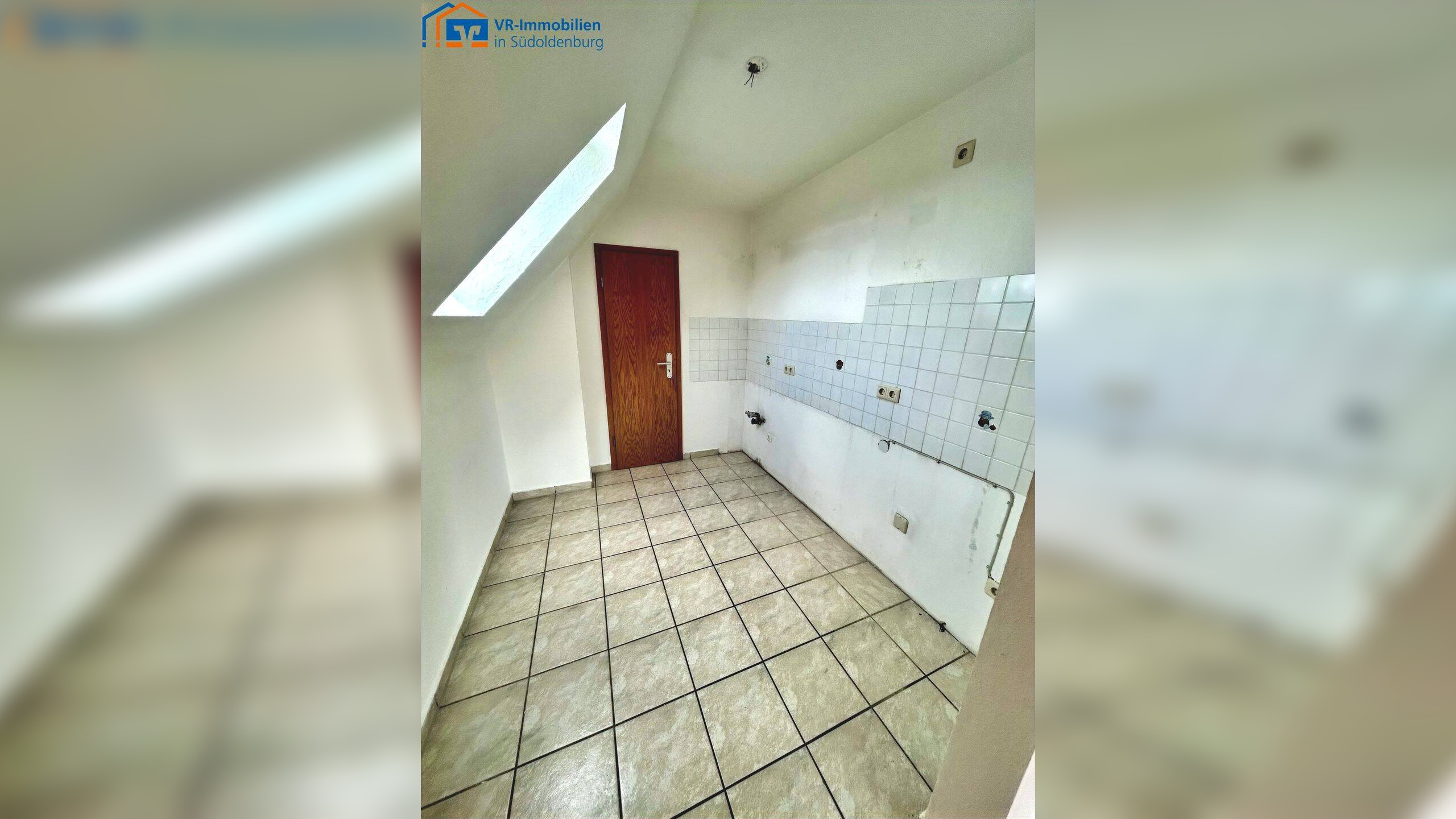 Gemütliche Dachgeschosswohnung mit kl. Balkon u. Carport sucht ruhige Mieter!, 49681 Garrel