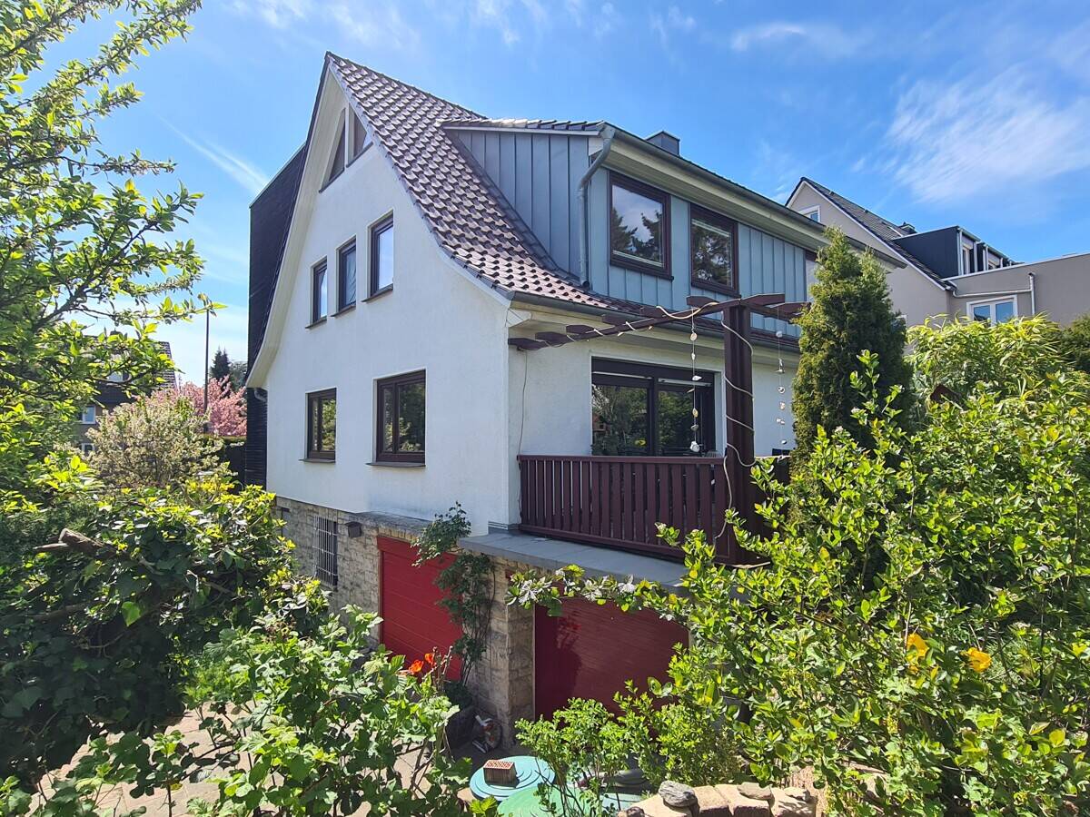 Beeindruckendes Zweifamilienhaus mit Kubus! Mit viel Charme u liebevoll angelegtem Garten!, 34128 Kassel (Harleshausen Jungfernkopf Kirchditmold)