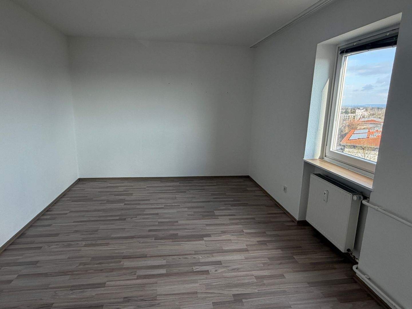 Geräumige 3-Zimmer-Wohnung mit Balkon, Aufzug und Stellplatz in Fürth – Stadtteil Hardhöhe – 90766 Fürth – Vorschaubild 3