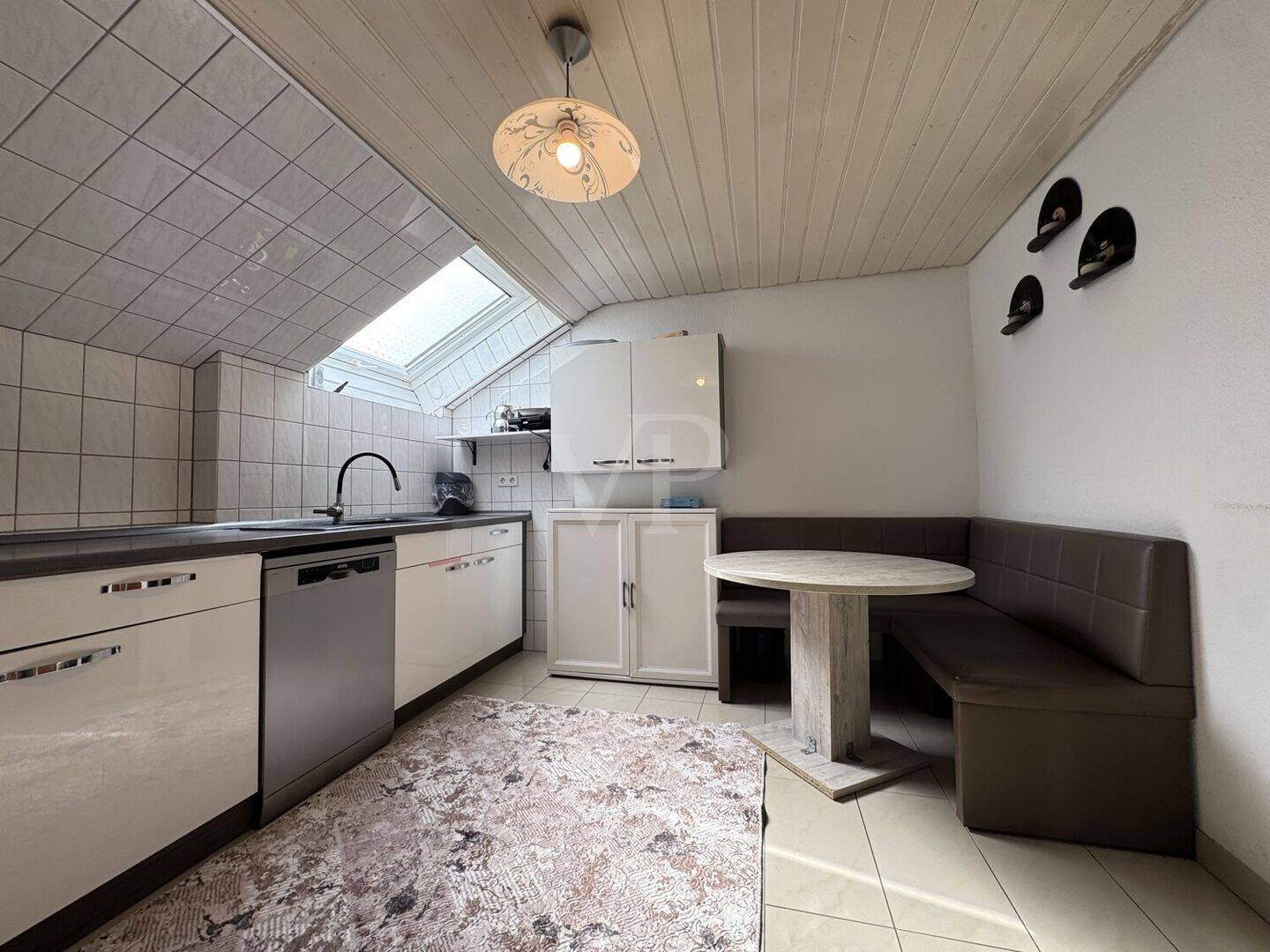 Familienfreundliche Wohnung mit Balkon, Gartenanteil & großzügiger Raumaufteilung, 75180 Pforzheim (Büchenbronn Dillweißenstein Sonnenberg Sonnenhof)