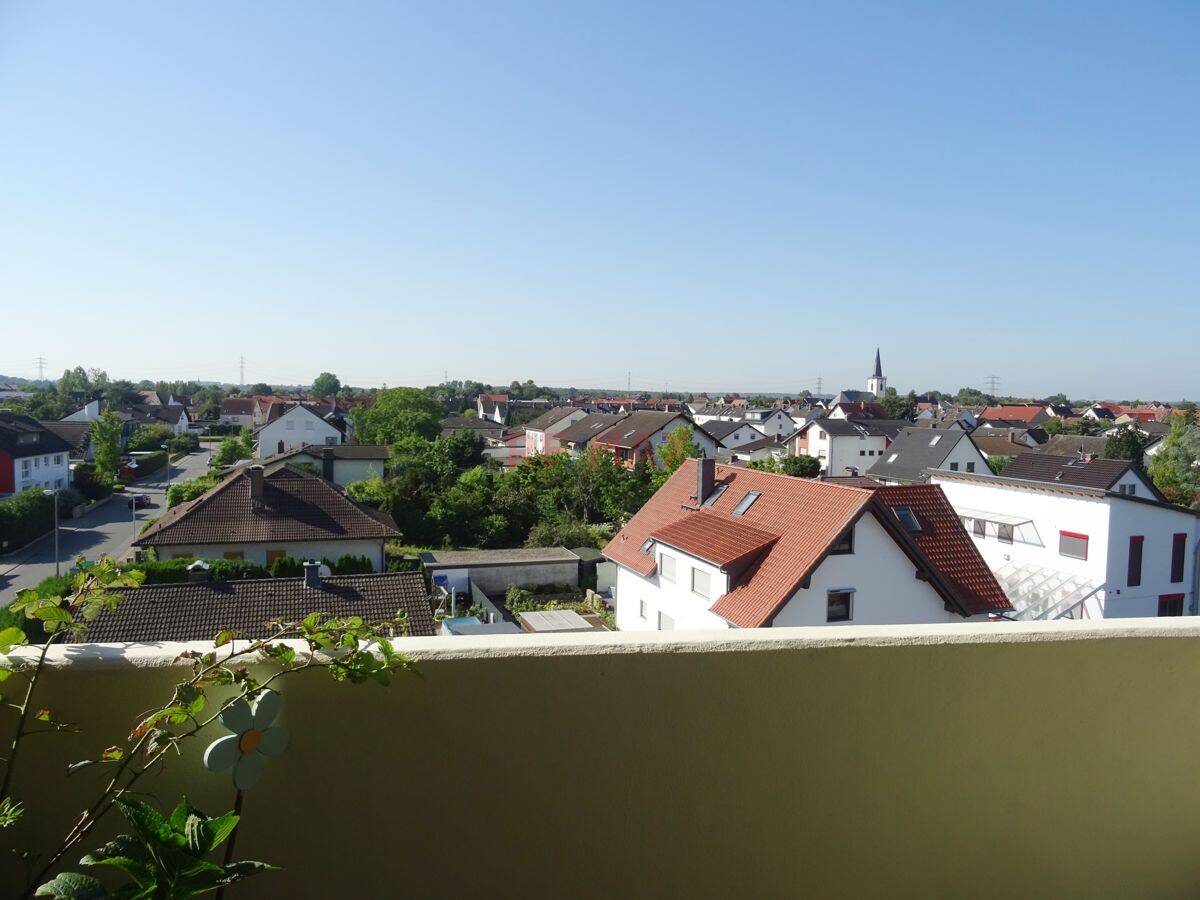 Schicke 3 Zimmerwohnung mit großem Balkon und Weitblick!!, 64521 Groß-Gerau