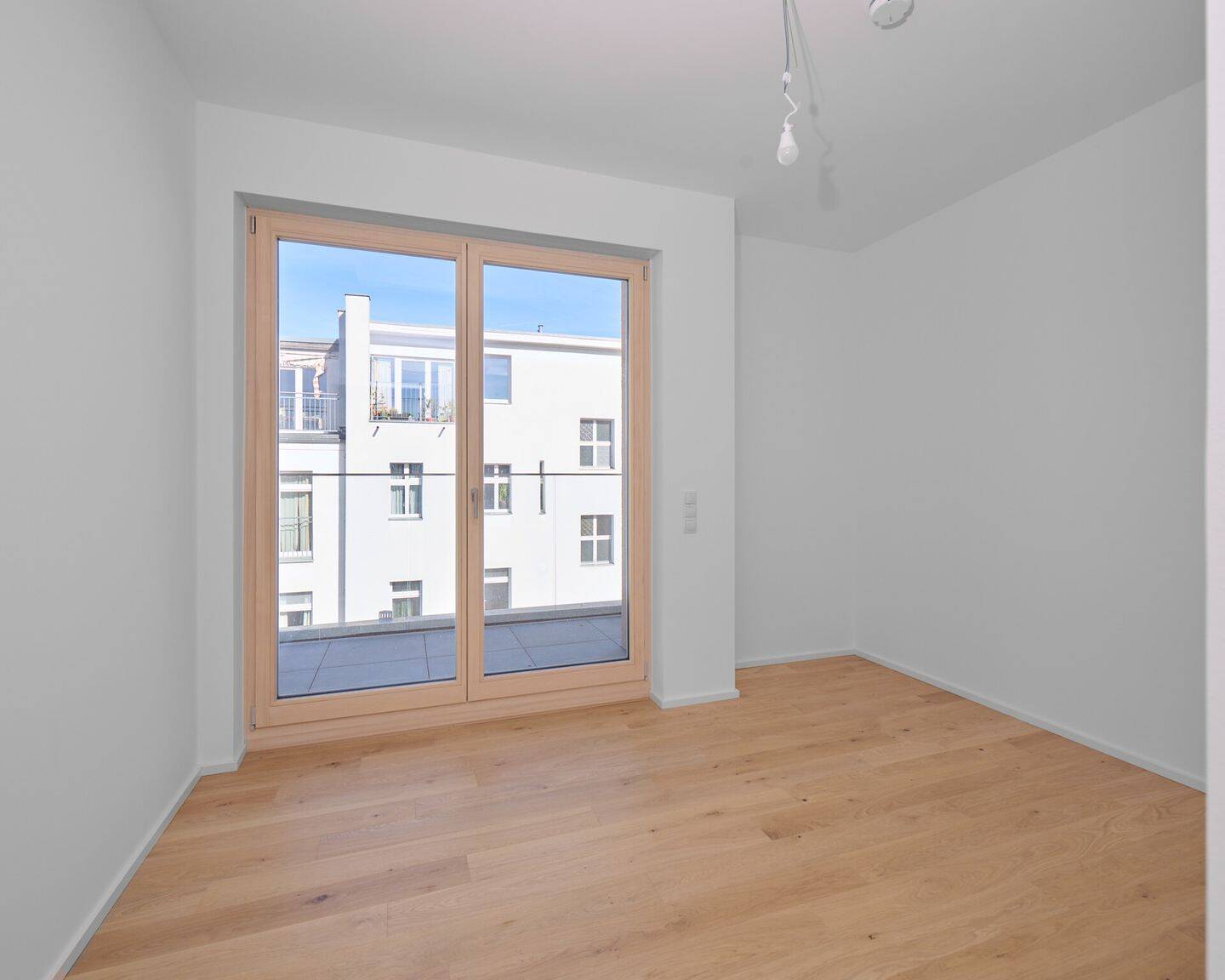 Lichtdurchflutete 4-Zimmer-Whg. mit 2 Balkonen & Barrierefreiheit – WE06 – 10318 Berlin – Bild 1 von 2